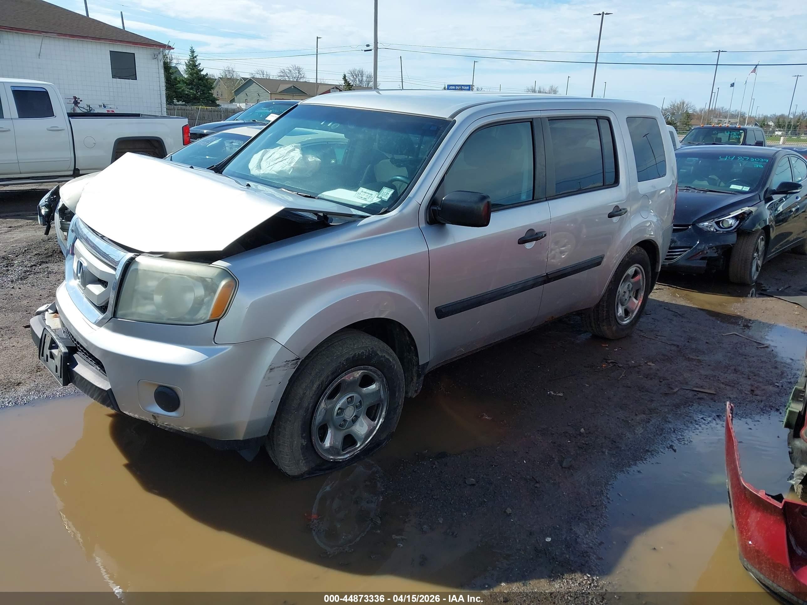 2011 Honda Pilot Lx Silver vin: 5FNYF4H23BB021444