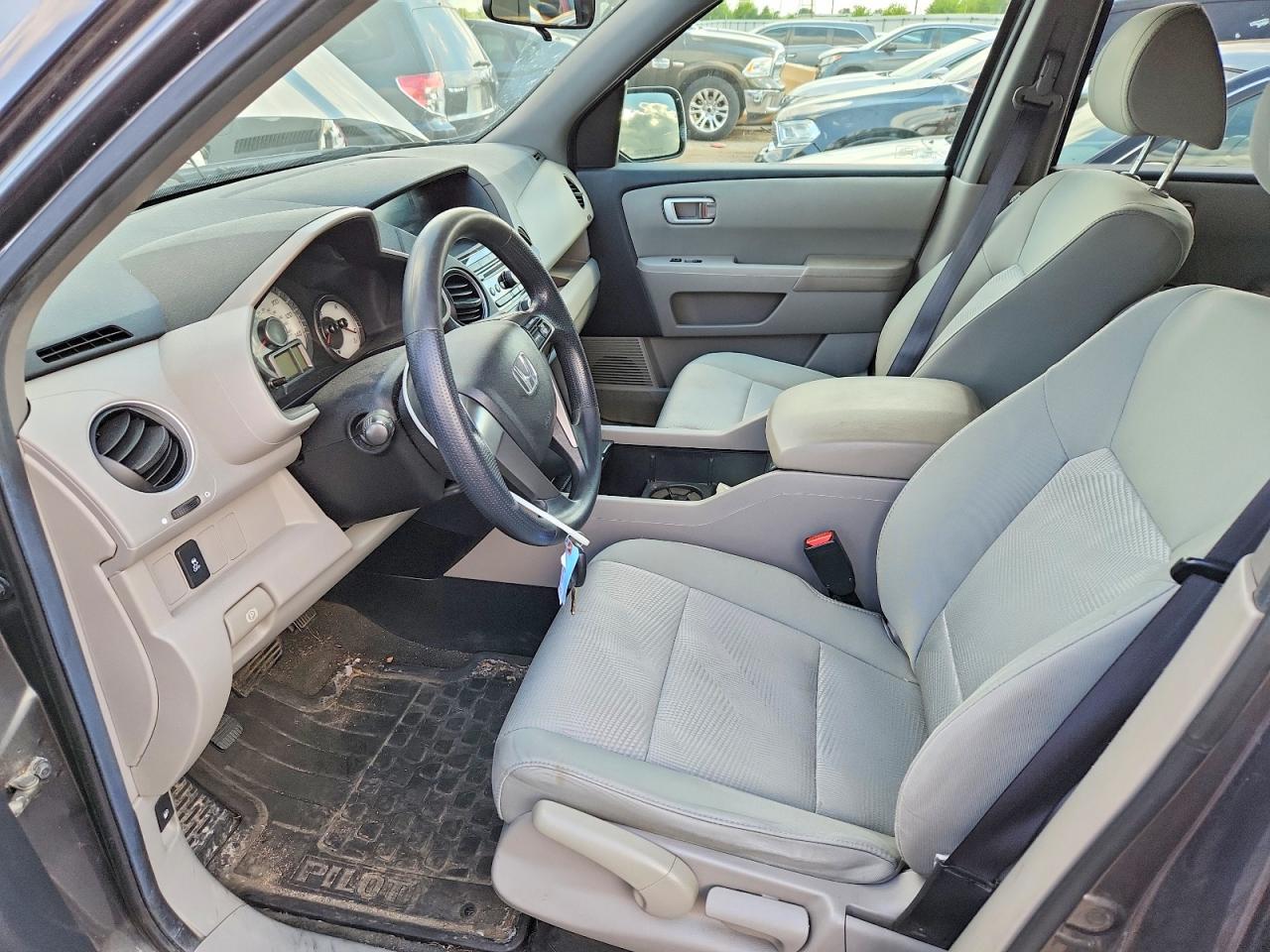 2012 Honda Pilot Lx Серый vin: 5FNYF4H23CB005956