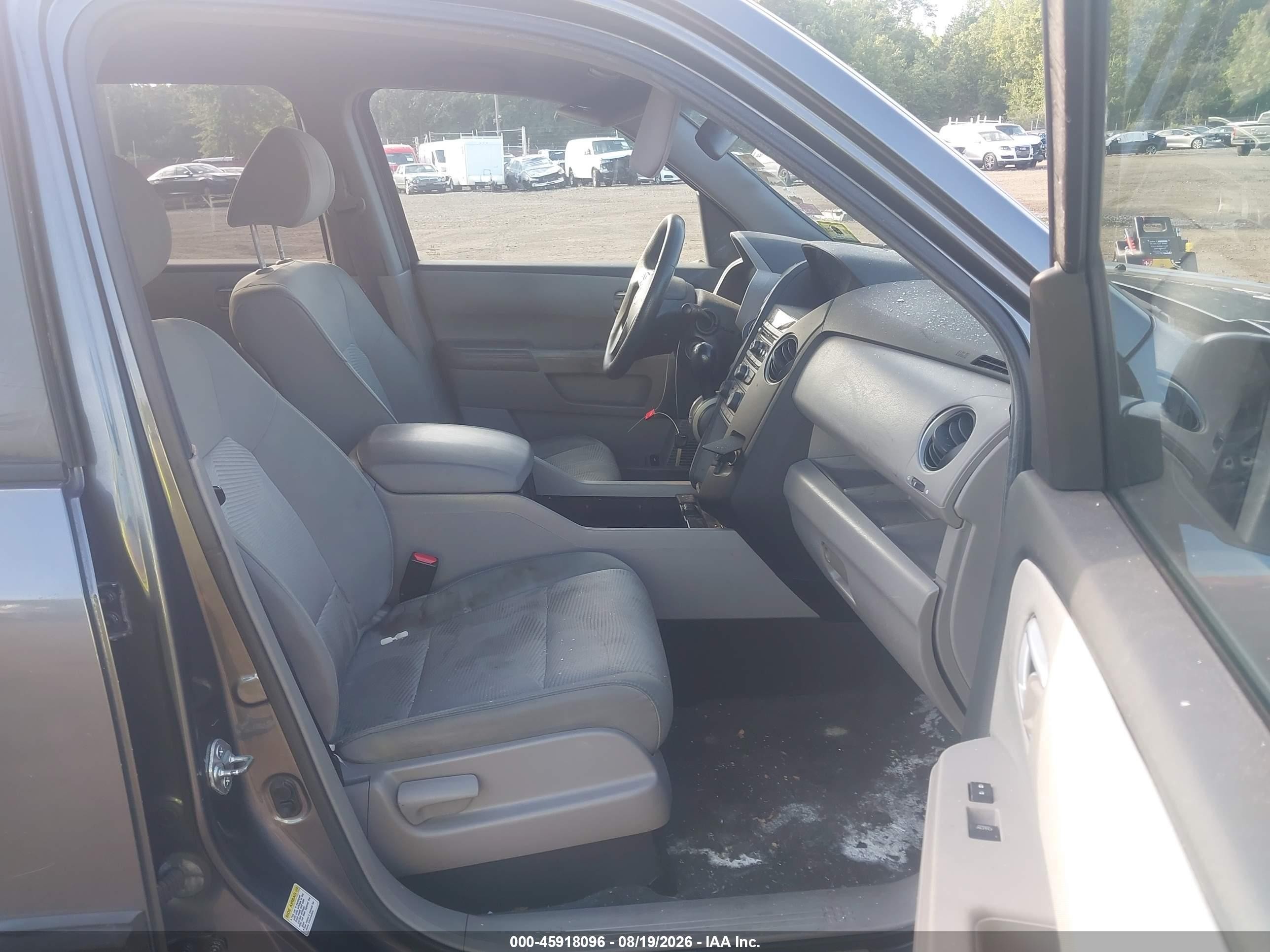 2013 Honda Pilot Lx Gray vin: 5FNYF4H23DB014349