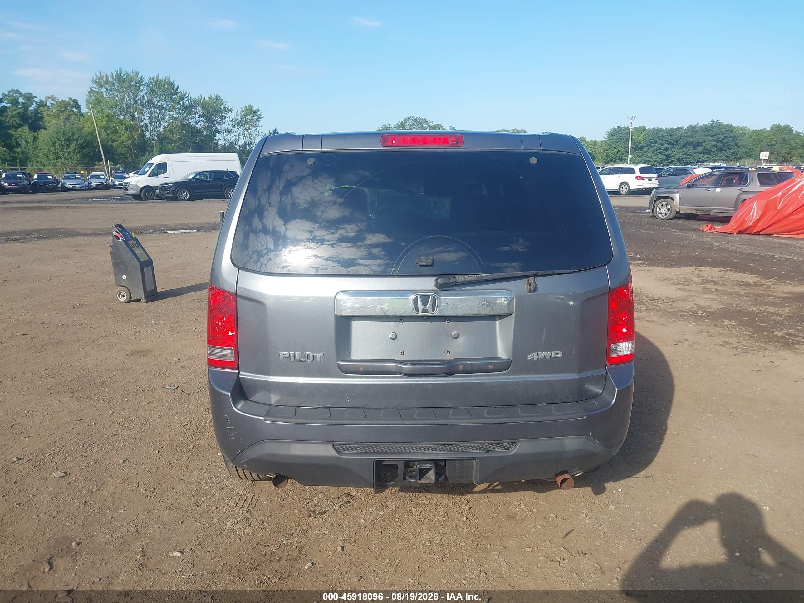 2013 Honda Pilot Lx Gray vin: 5FNYF4H23DB014349