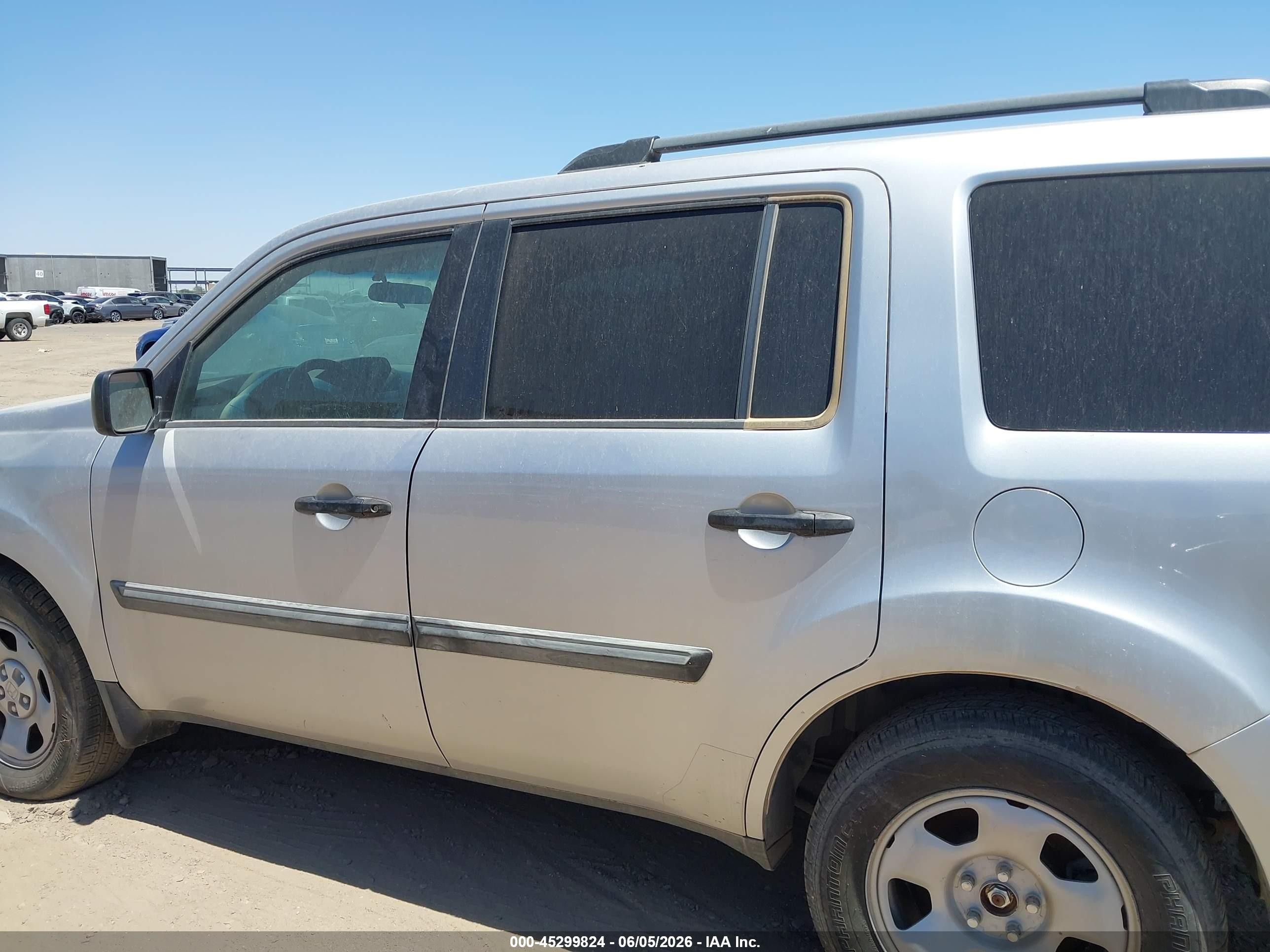 2014 Honda Pilot Lx Silver vin: 5FNYF4H23EB033792