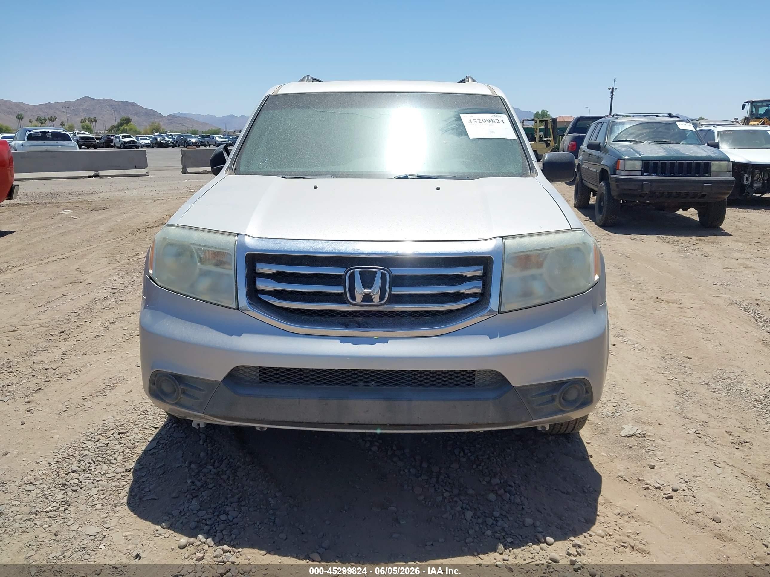 2014 Honda Pilot Lx Silver vin: 5FNYF4H23EB033792