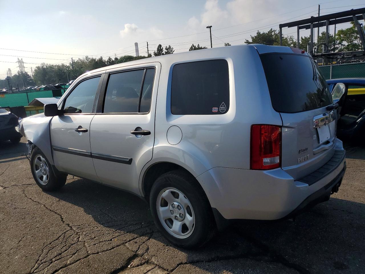 2015 Honda Pilot Lx Silver vin: 5FNYF4H23FB034829