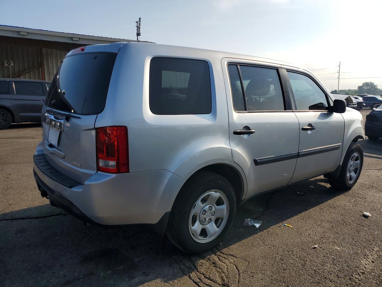 2015 Honda Pilot Lx Silver vin: 5FNYF4H23FB034829