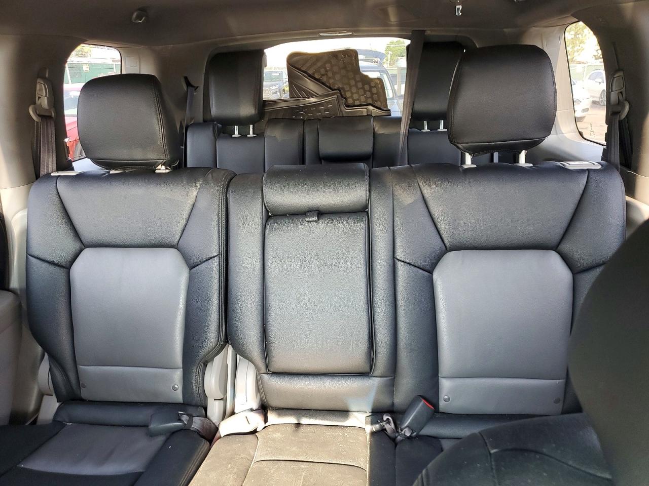 2015 Honda Pilot Lx Silver vin: 5FNYF4H23FB034829