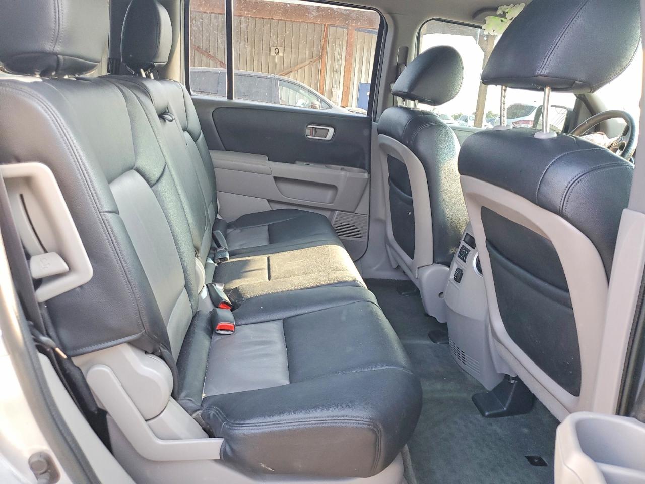 2015 Honda Pilot Lx Silver vin: 5FNYF4H23FB034829