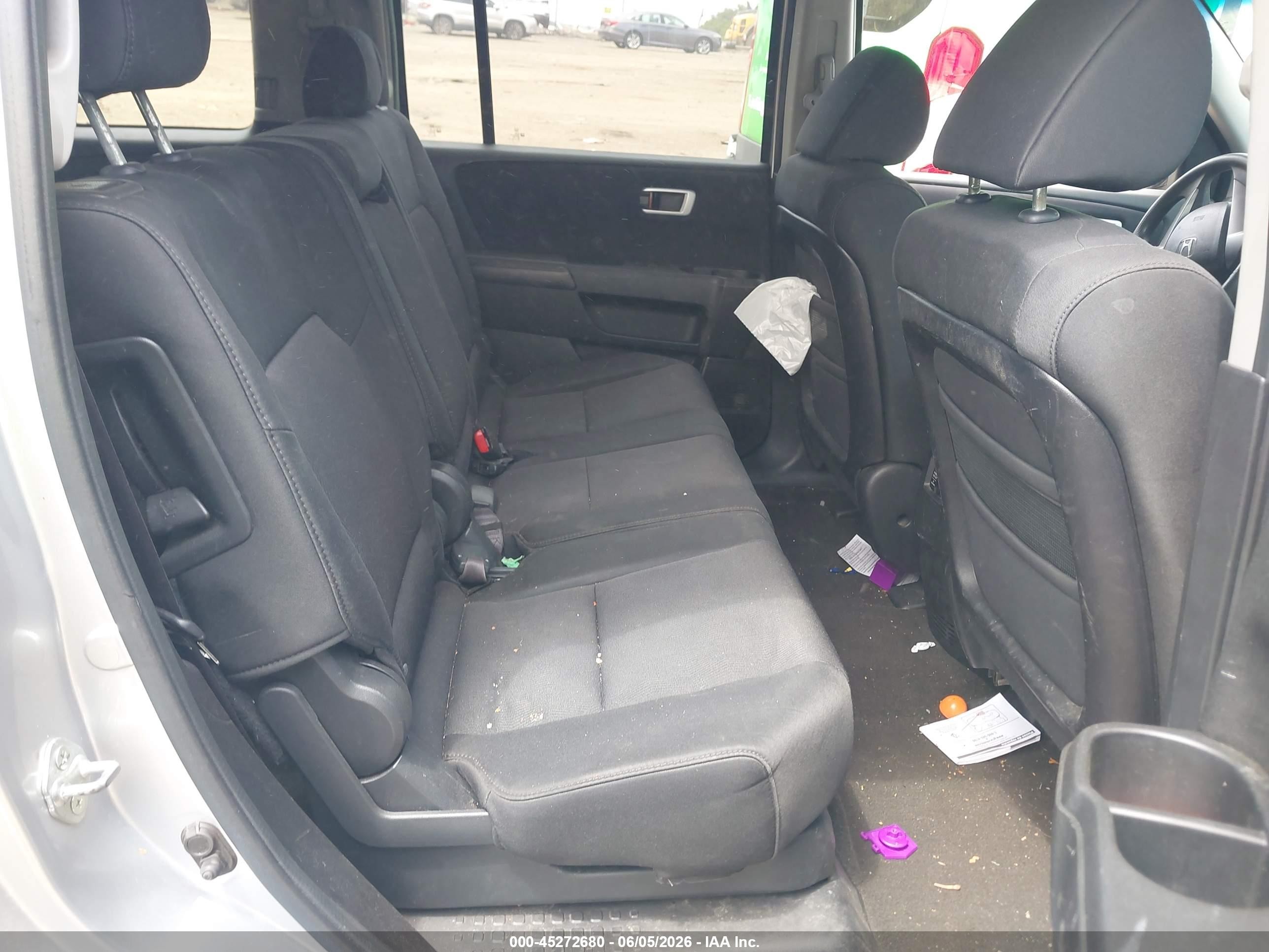 2010 Honda Pilot Lx Silver vin: 5FNYF4H24AB007082