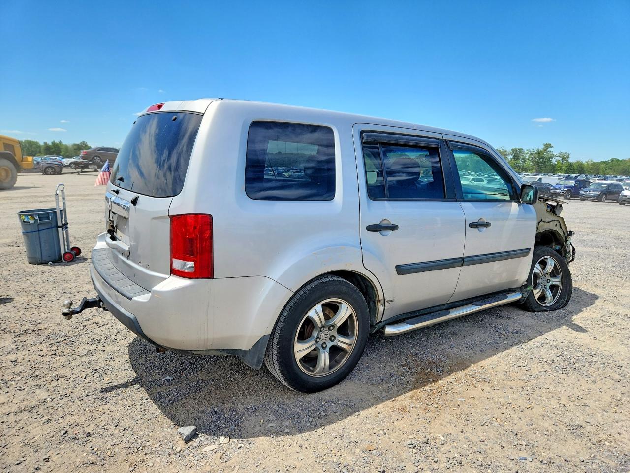 2011 Honda Pilot Lx Silver vin: 5FNYF4H24BB047065