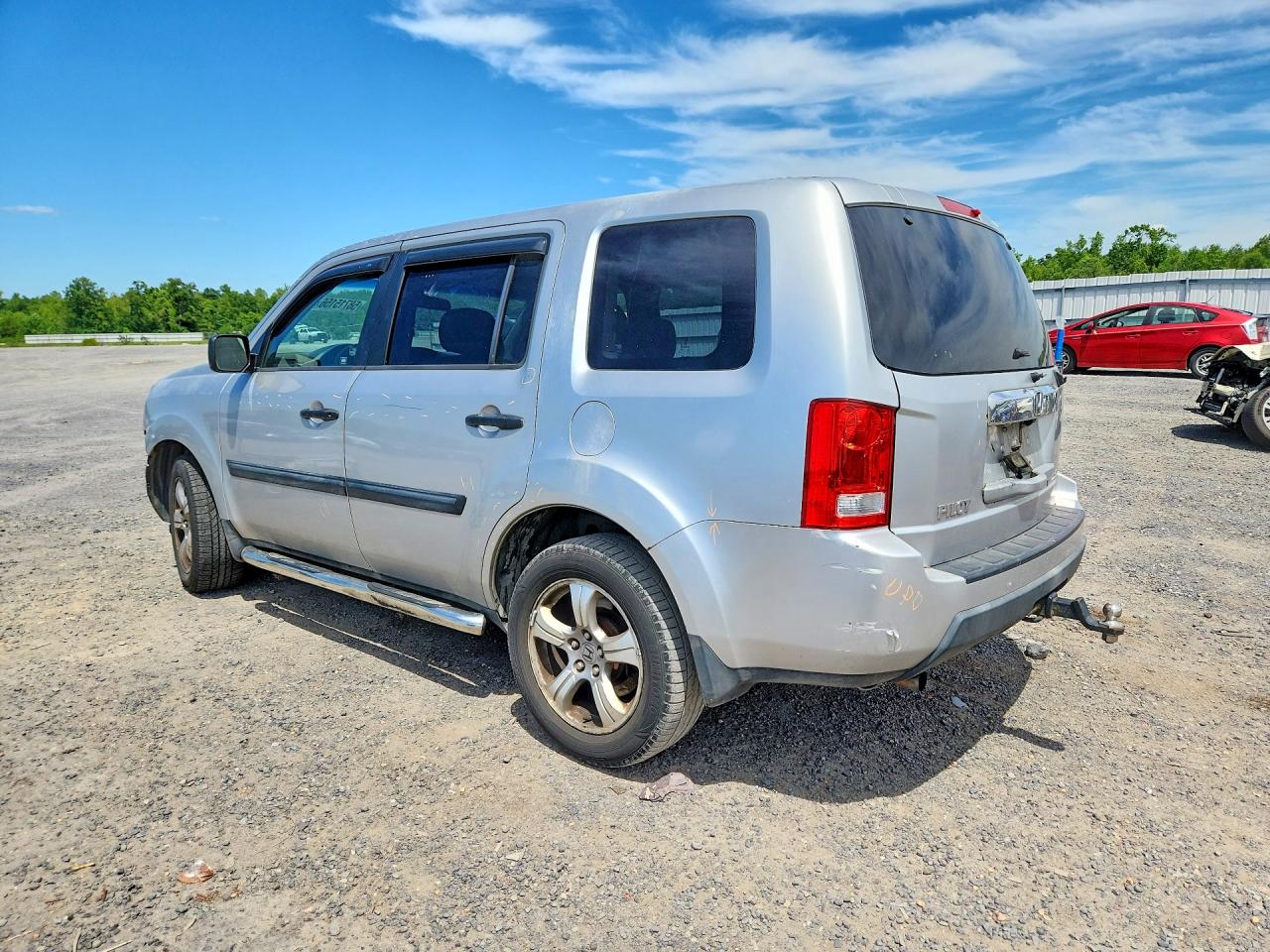2011 Honda Pilot Lx Silver vin: 5FNYF4H24BB047065
