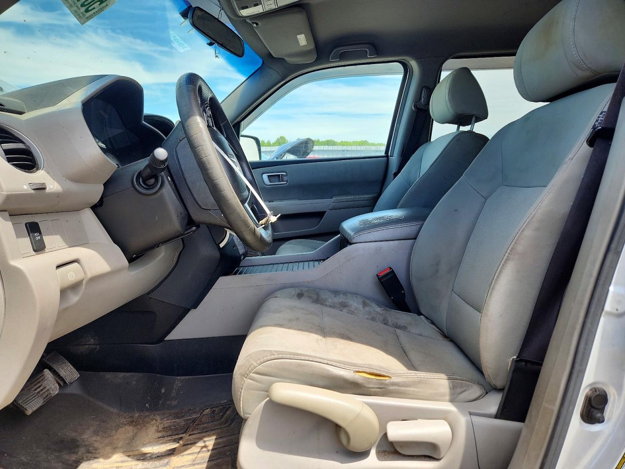 2011 Honda Pilot Lx Silver vin: 5FNYF4H24BB047065
