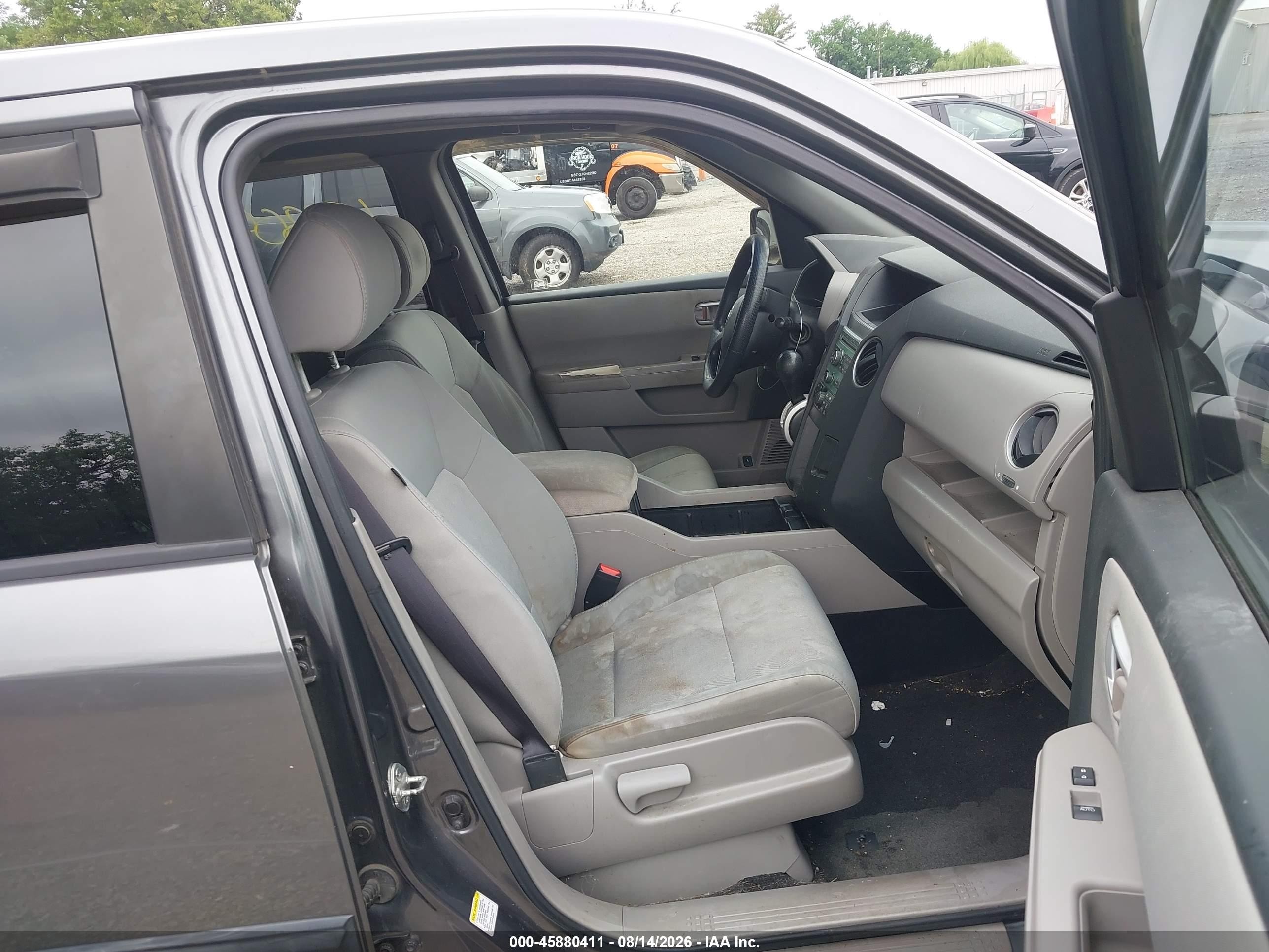 2011 Honda Pilot Lx Gray vin: 5FNYF4H24BB055991