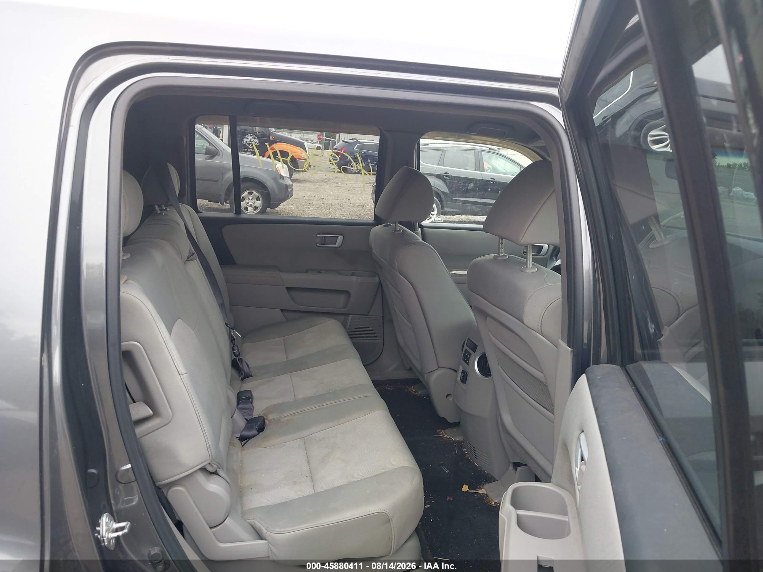 2011 Honda Pilot Lx Gray vin: 5FNYF4H24BB055991