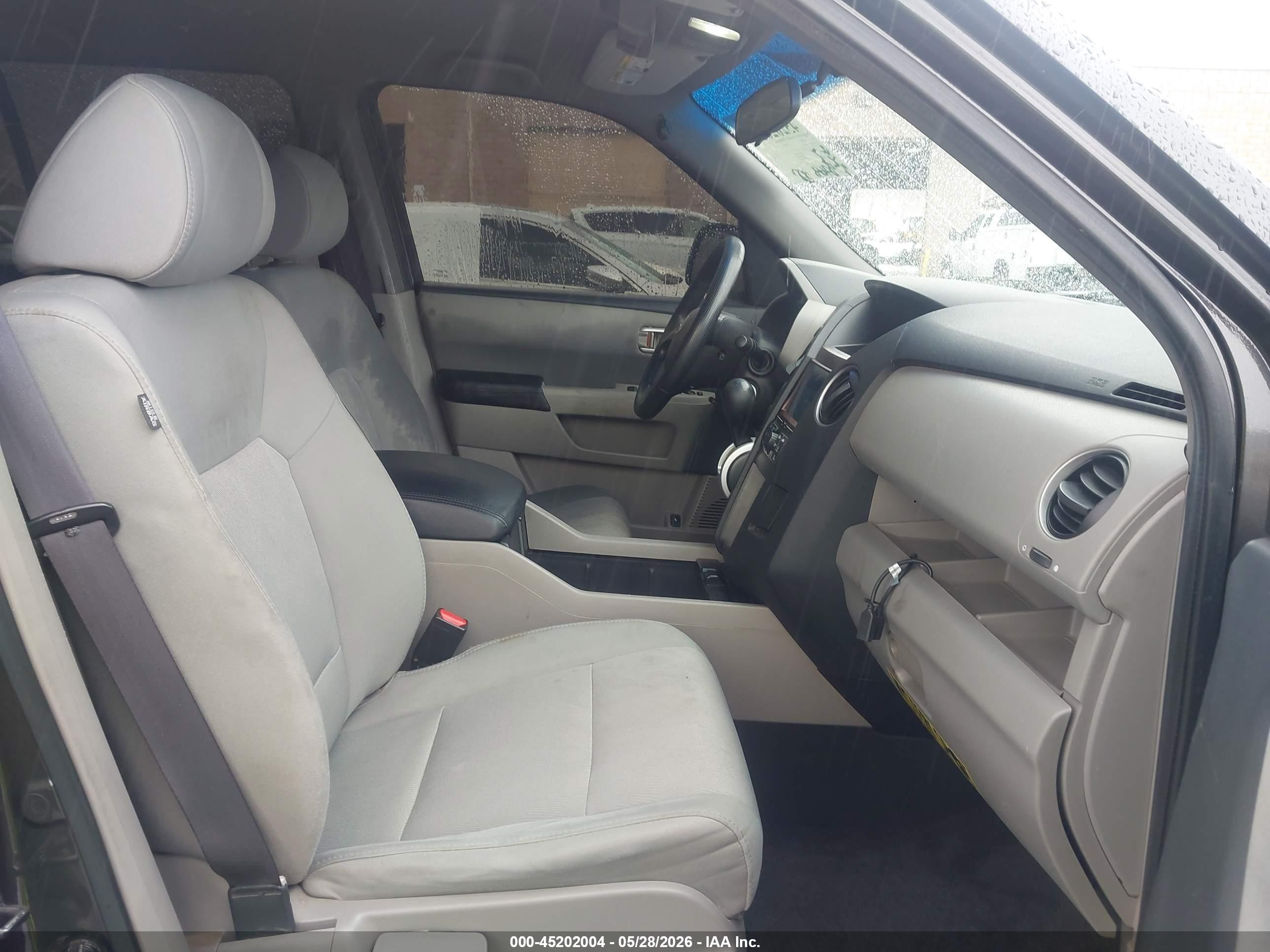2011 Honda Pilot Lx Gray vin: 5FNYF4H24BB078459