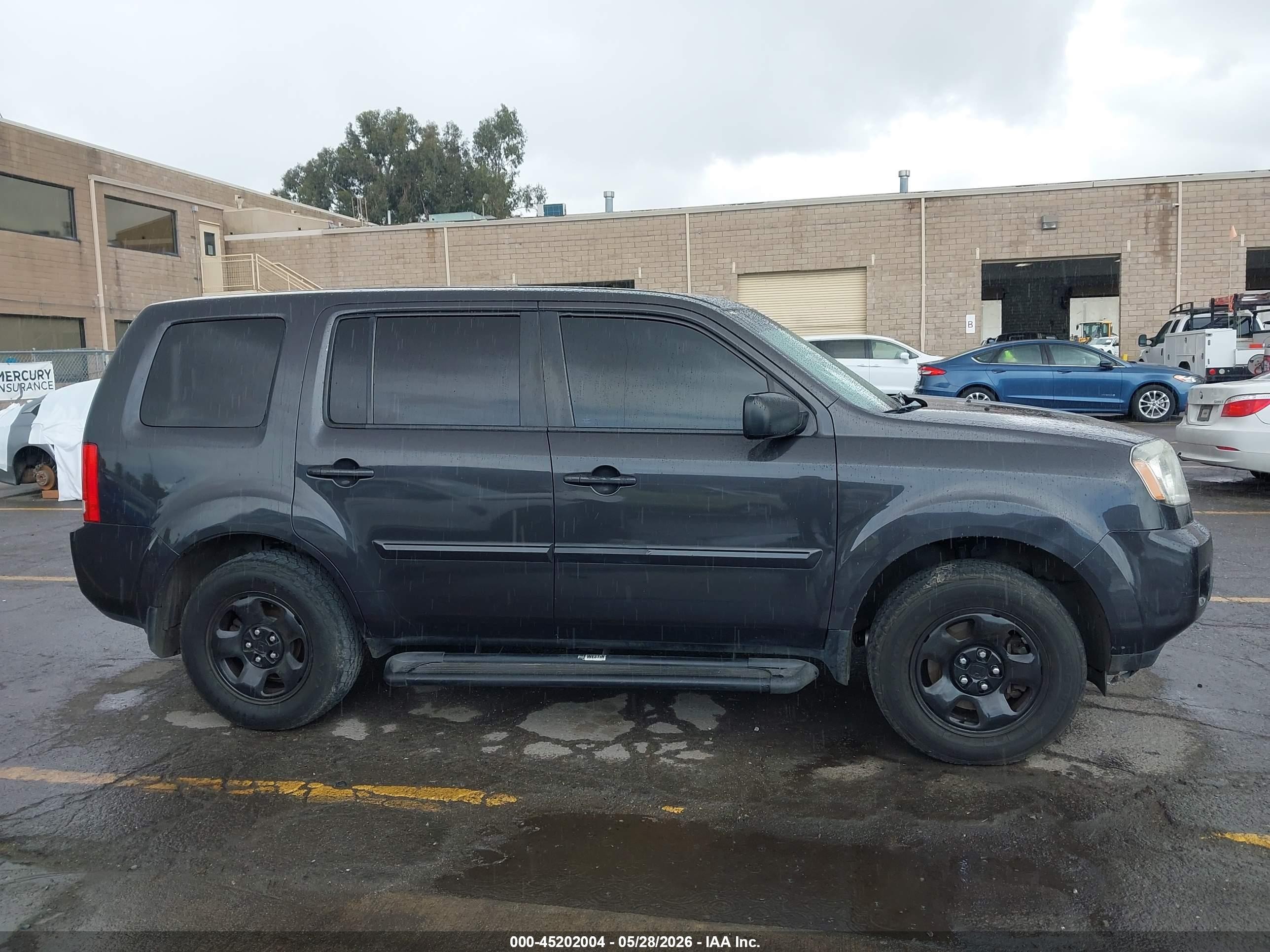 2011 Honda Pilot Lx Gray vin: 5FNYF4H24BB078459