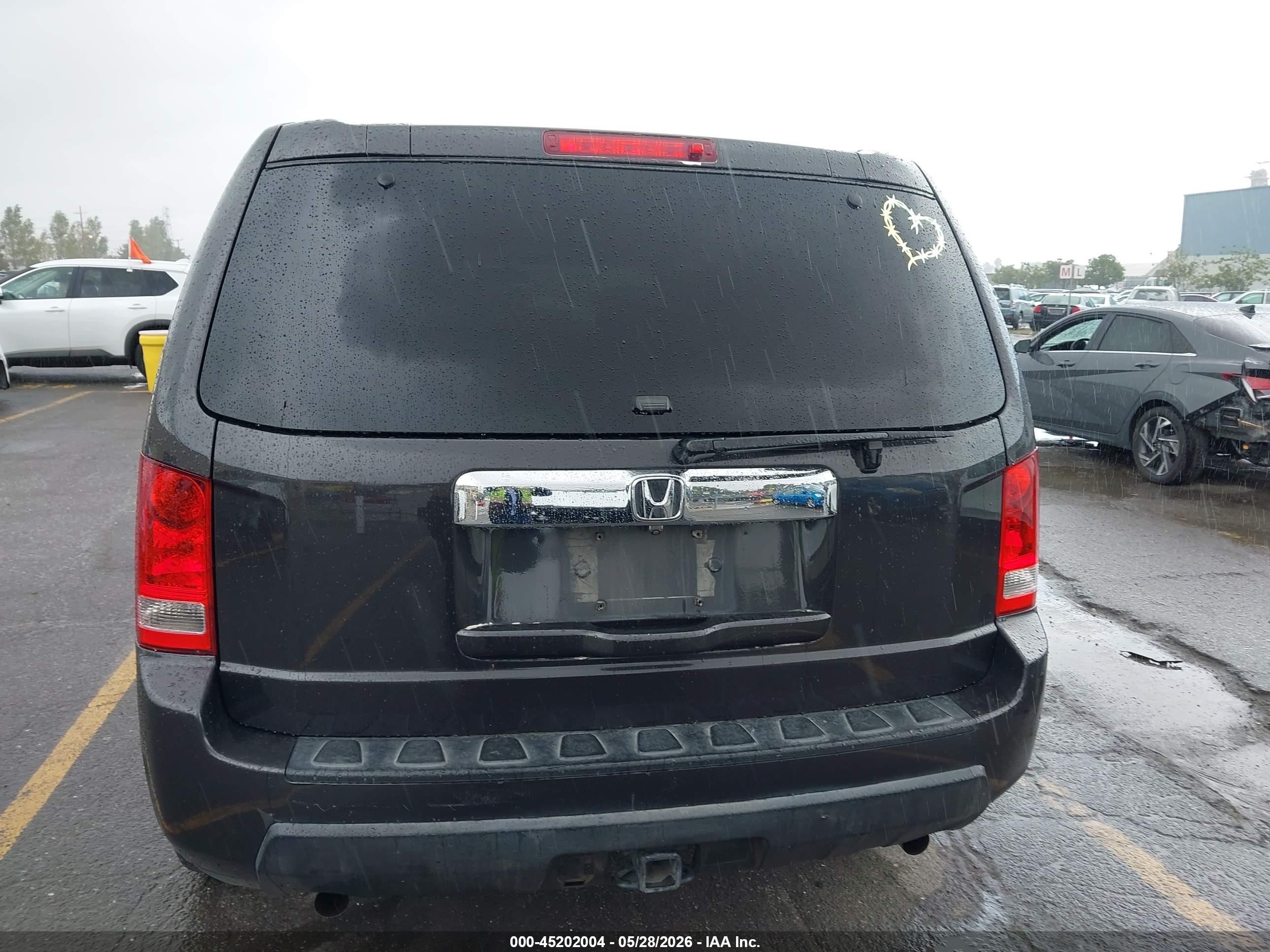 2011 Honda Pilot Lx Gray vin: 5FNYF4H24BB078459