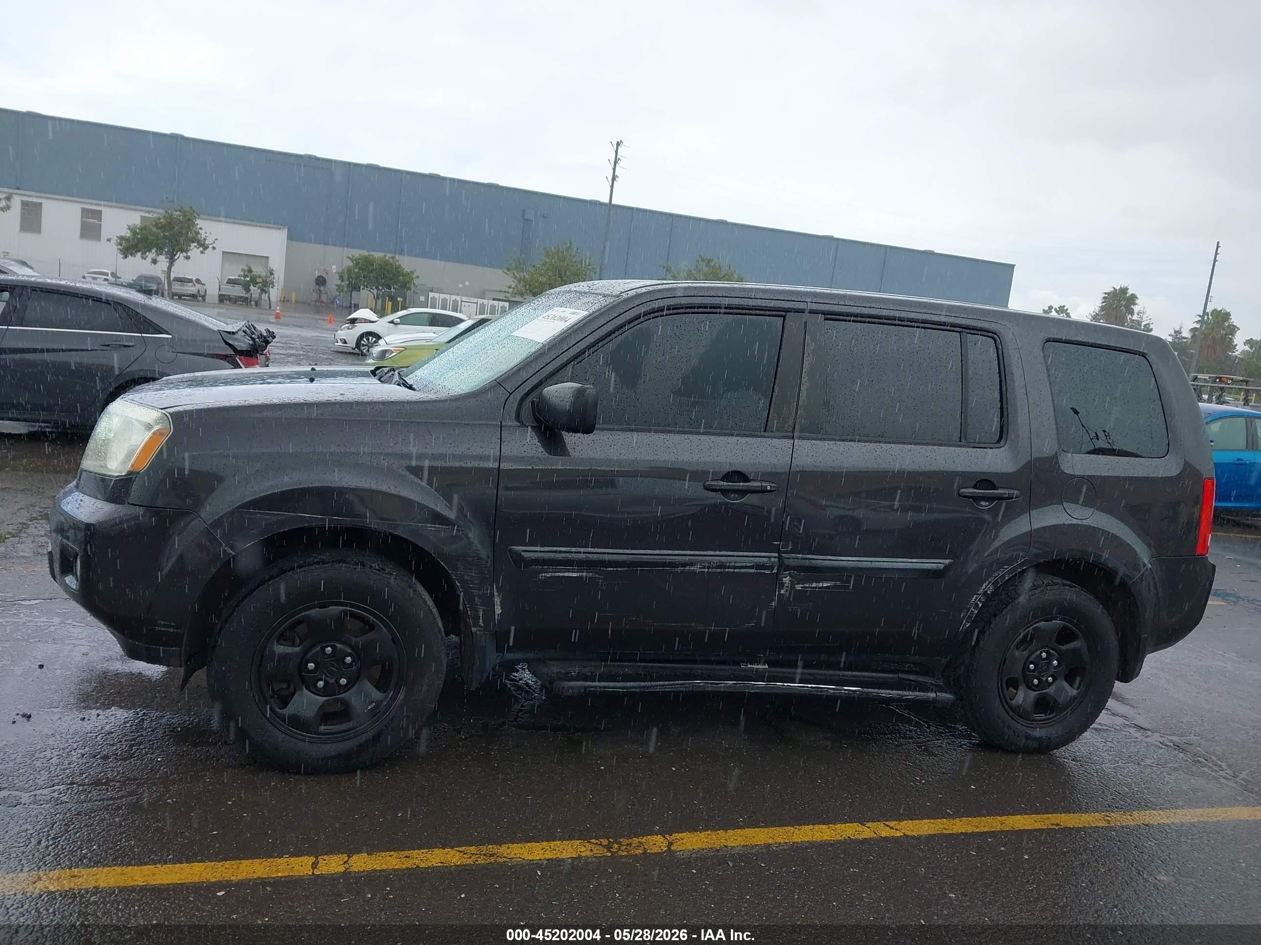 2011 Honda Pilot Lx Gray vin: 5FNYF4H24BB078459
