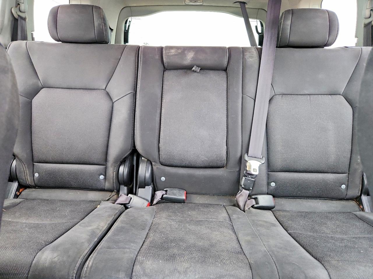 2011 Honda Pilot Lx Gray vin: 5FNYF4H24BB088439