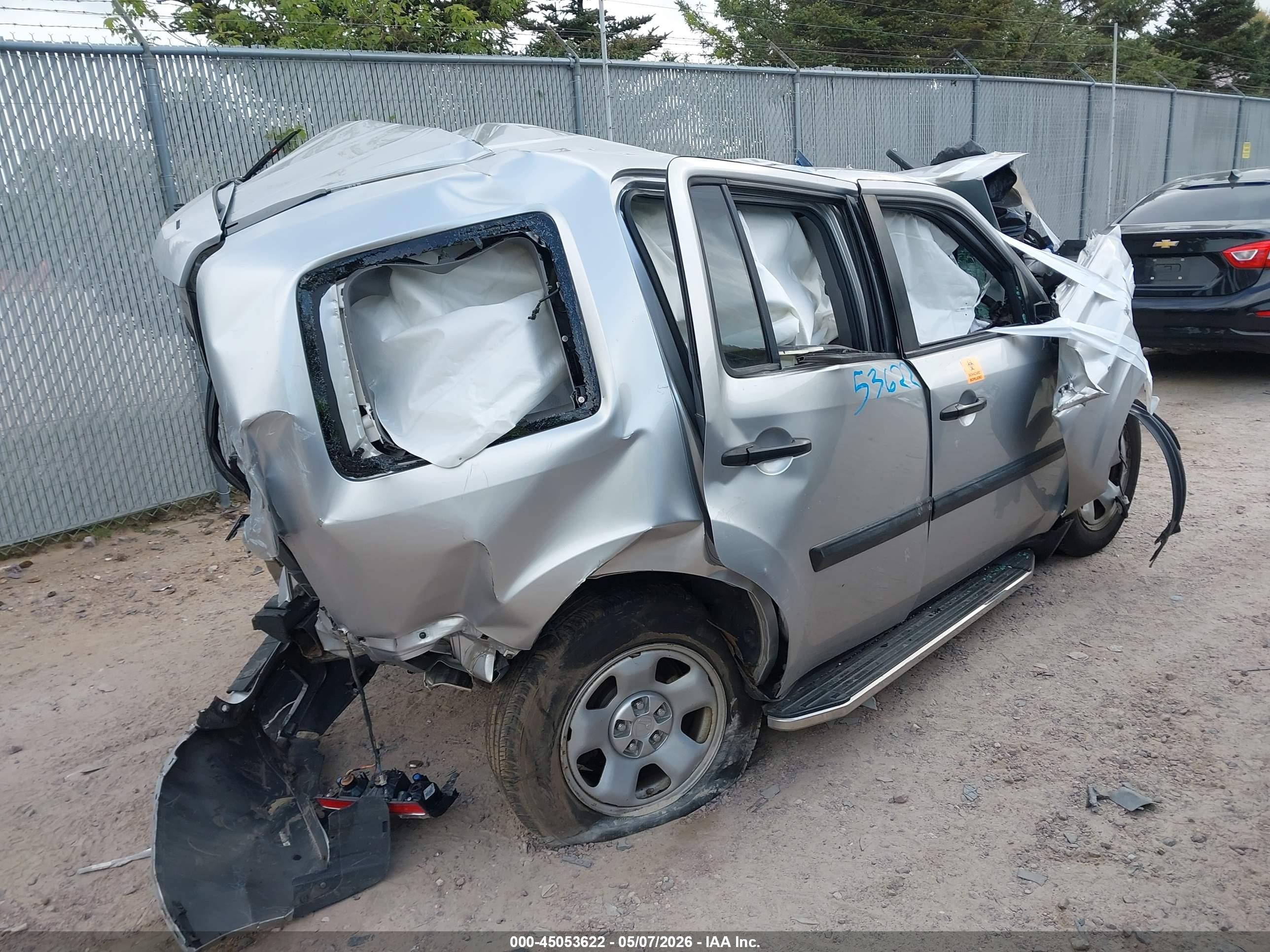 2014 Honda Pilot Lx Silver vin: 5FNYF4H24EB011591