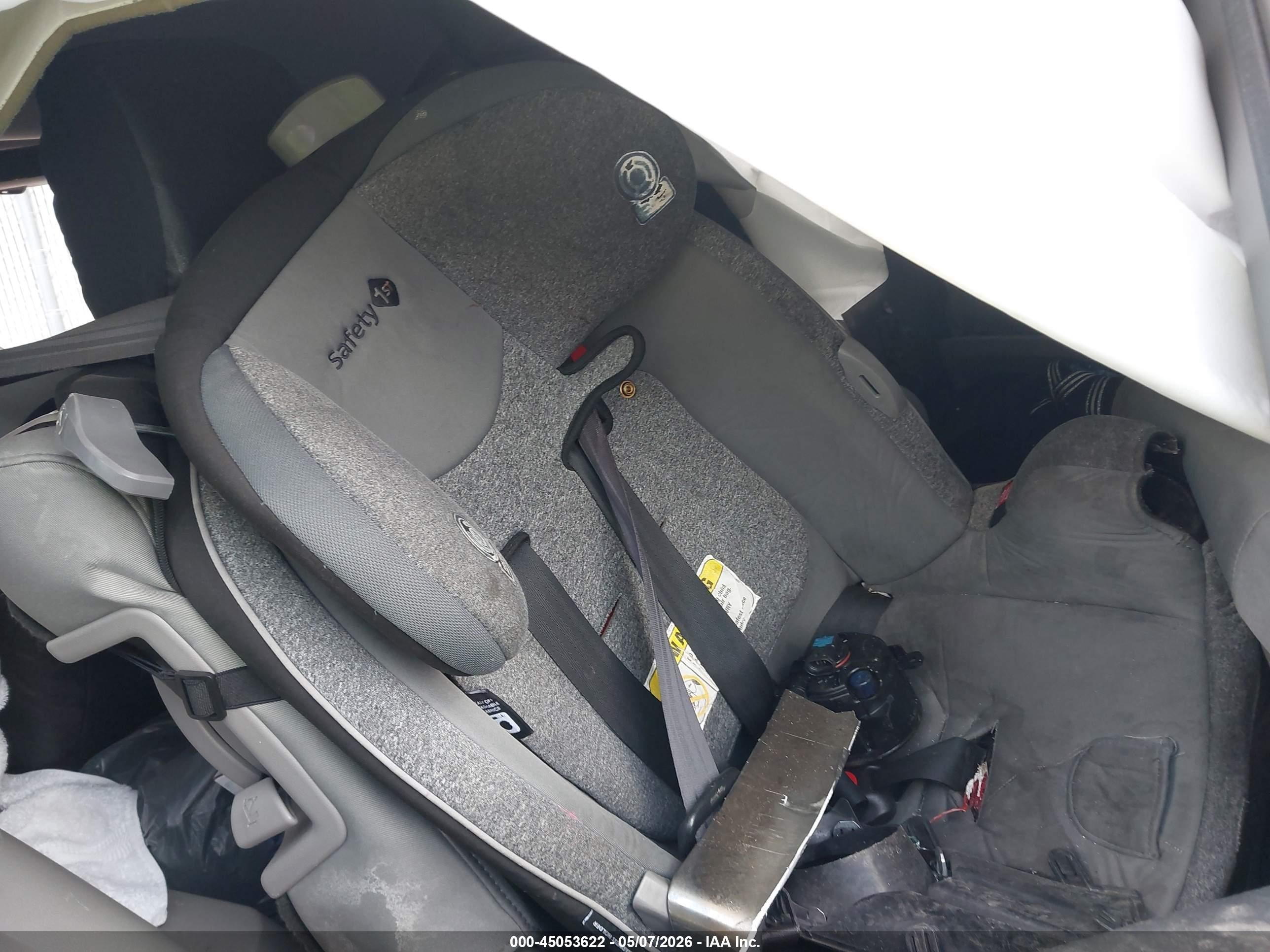 2014 Honda Pilot Lx Silver vin: 5FNYF4H24EB011591
