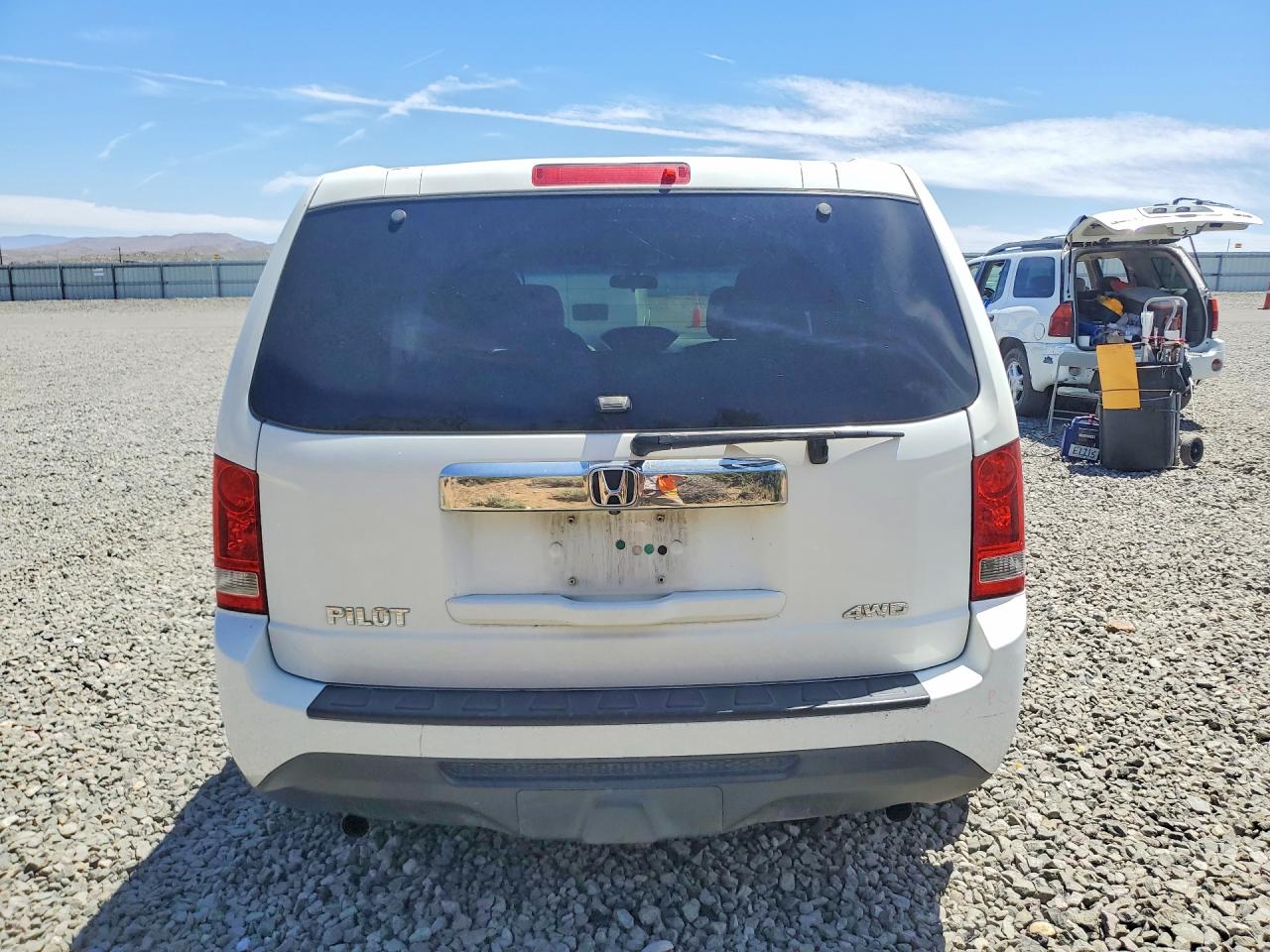 2014 Honda Pilot Lx White vin: 5FNYF4H24EB049614