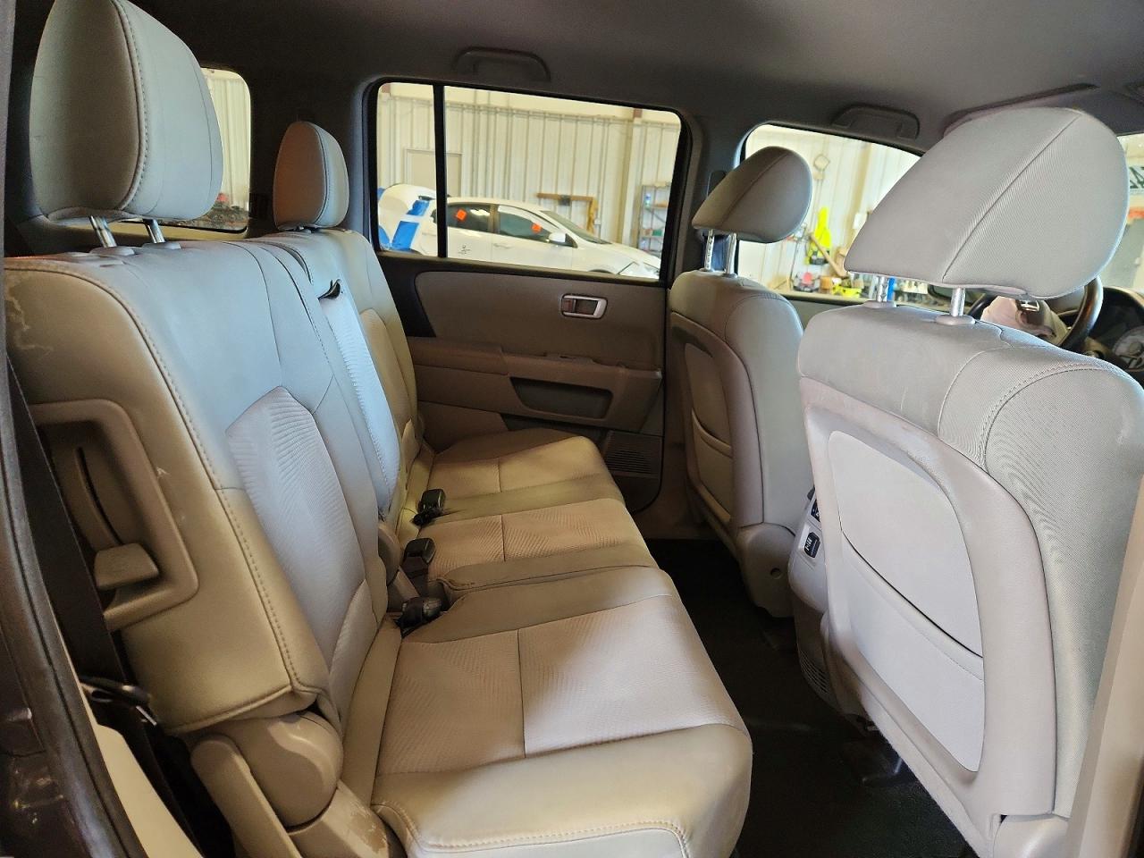 2015 Honda Pilot Lx Gray vin: 5FNYF4H24FB016596