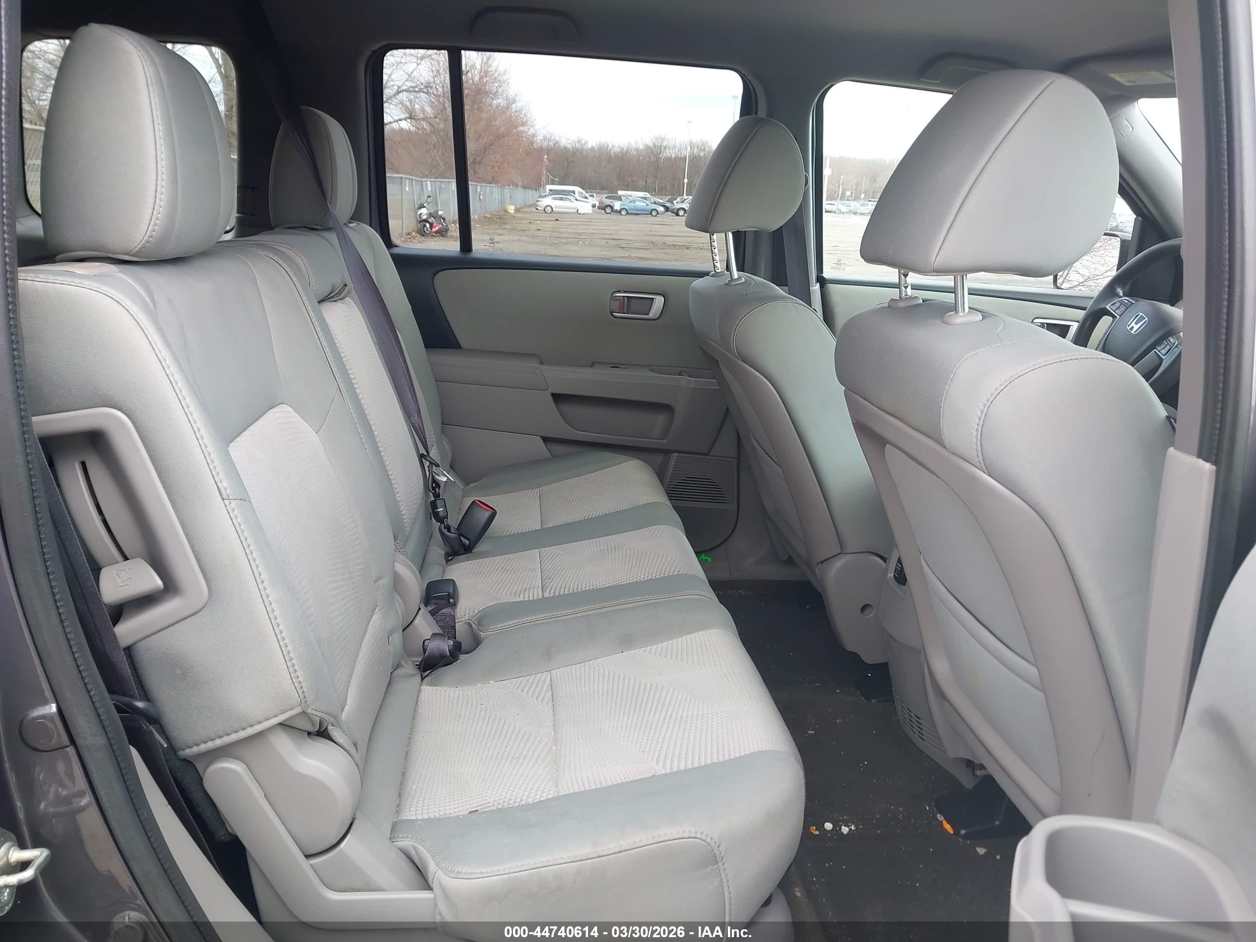 2015 Honda Pilot Lx Gray vin: 5FNYF4H24FB025475