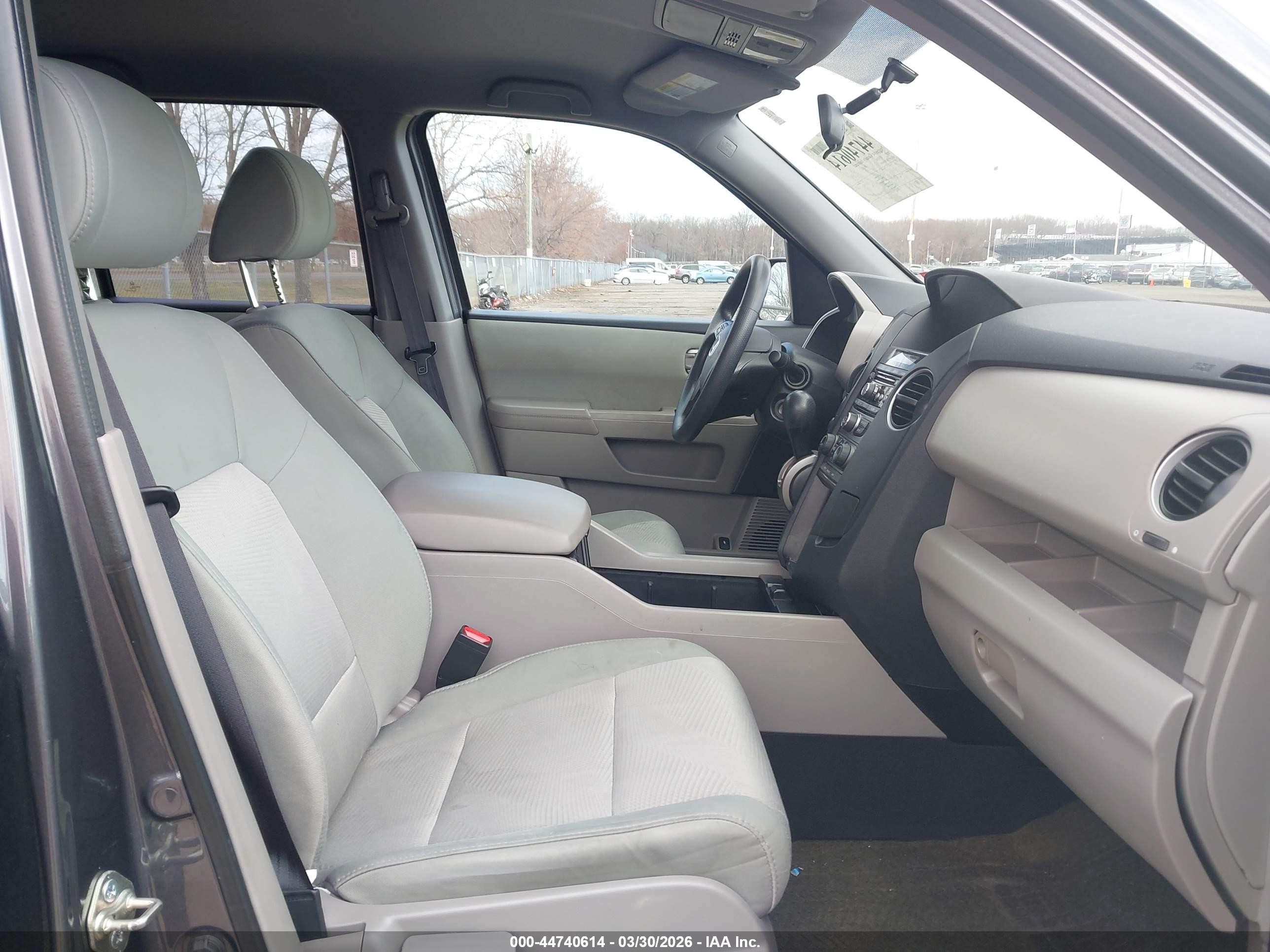 2015 Honda Pilot Lx Gray vin: 5FNYF4H24FB025475