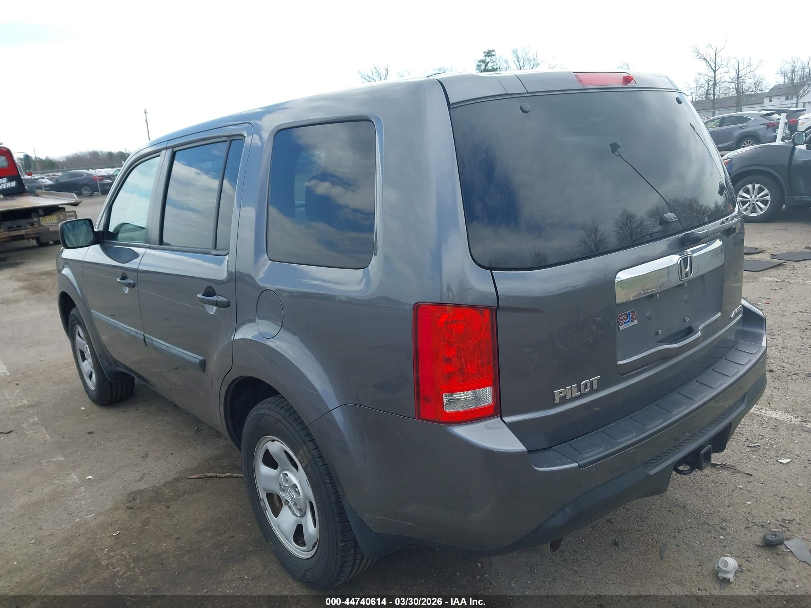 2015 Honda Pilot Lx Gray vin: 5FNYF4H24FB025475