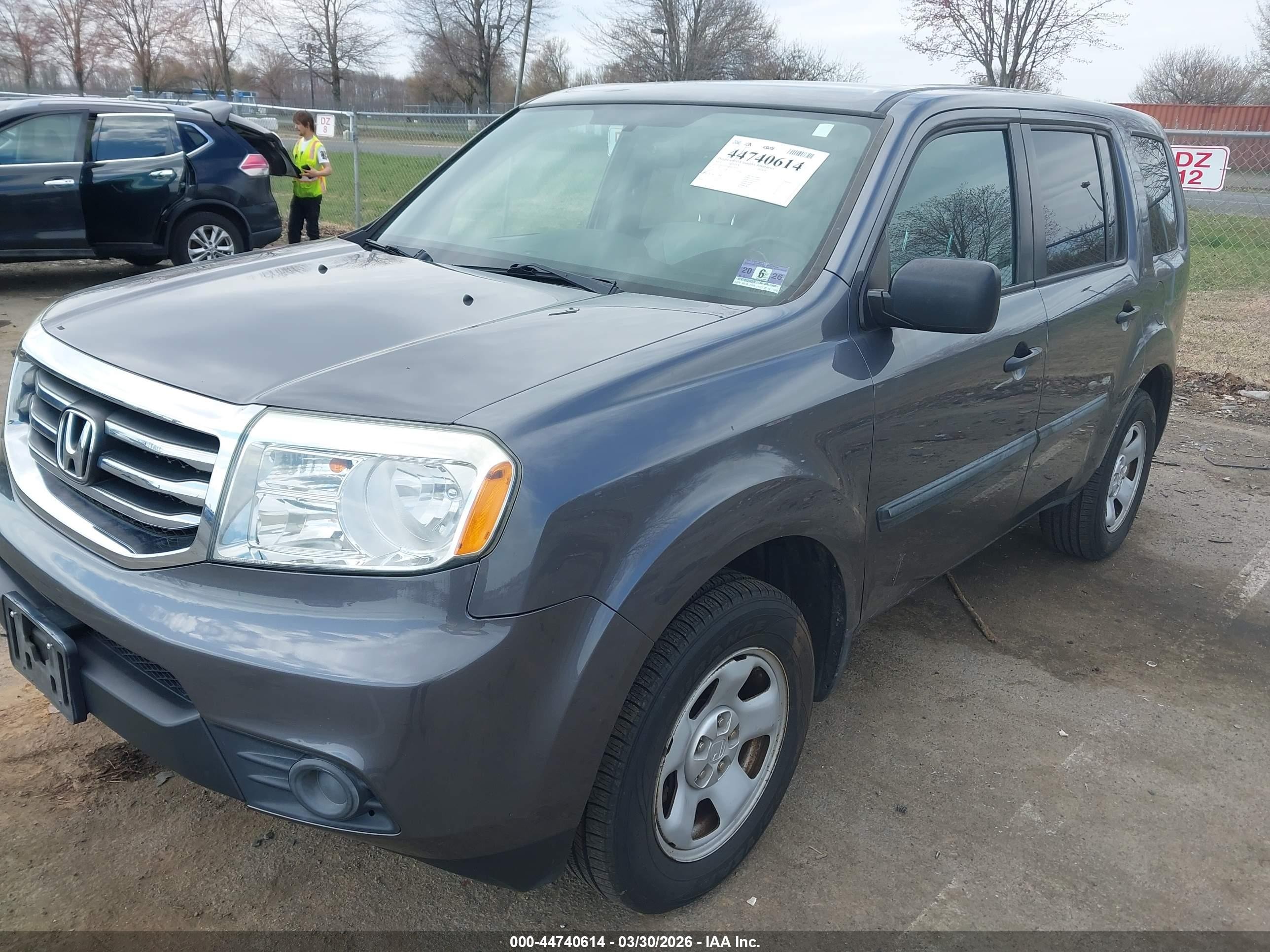 2015 Honda Pilot Lx Gray vin: 5FNYF4H24FB025475