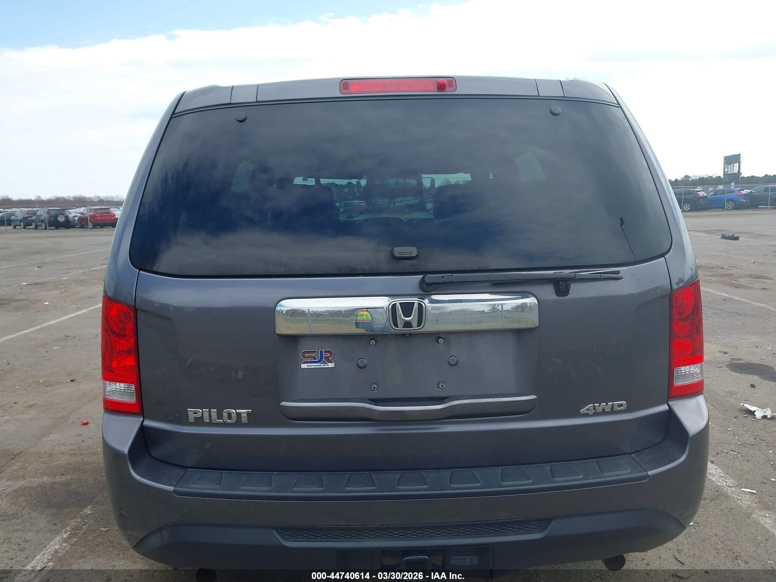 2015 Honda Pilot Lx Gray vin: 5FNYF4H24FB025475