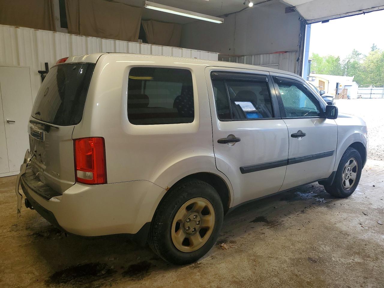 2011 Honda Pilot Lx Silver vin: 5FNYF4H25BB068930