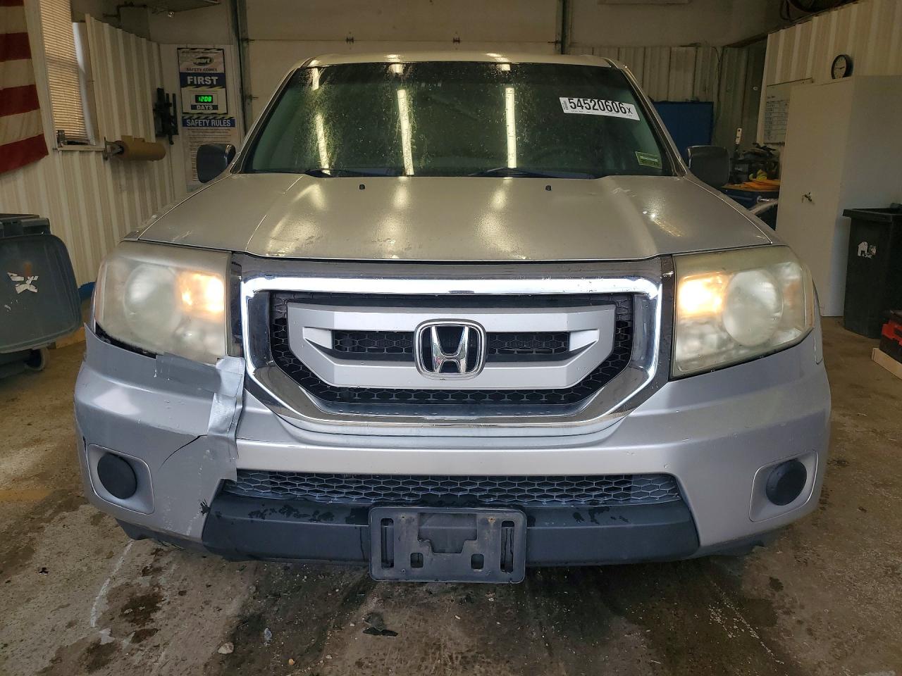 2011 Honda Pilot Lx Silver vin: 5FNYF4H25BB068930