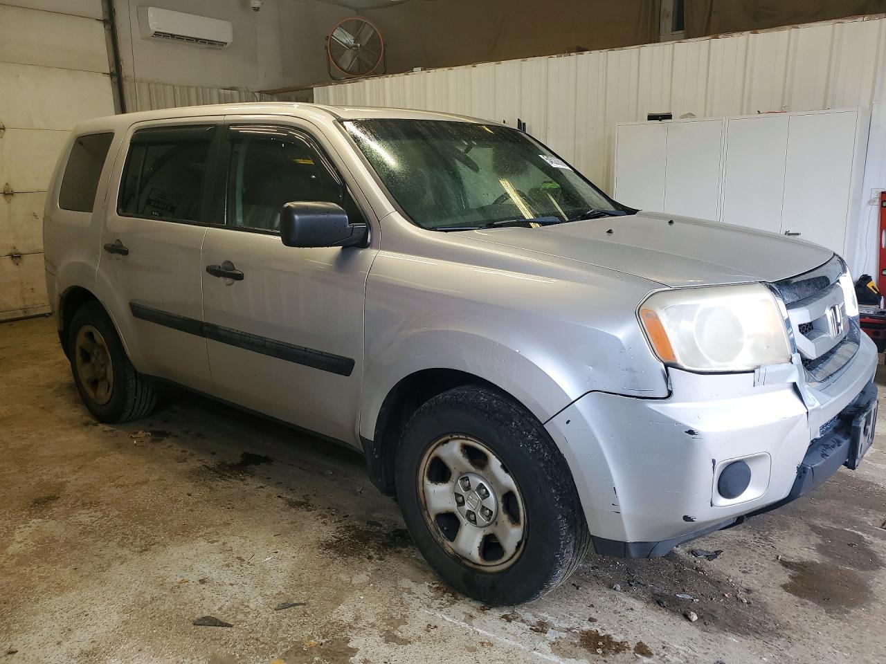 2011 Honda Pilot Lx Silver vin: 5FNYF4H25BB068930