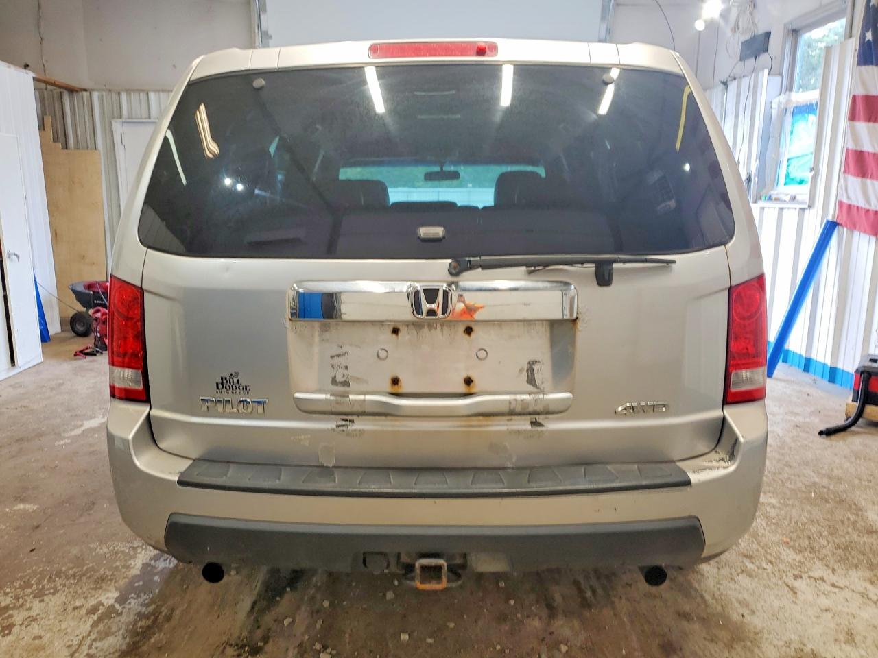 2011 Honda Pilot Lx Silver vin: 5FNYF4H25BB068930