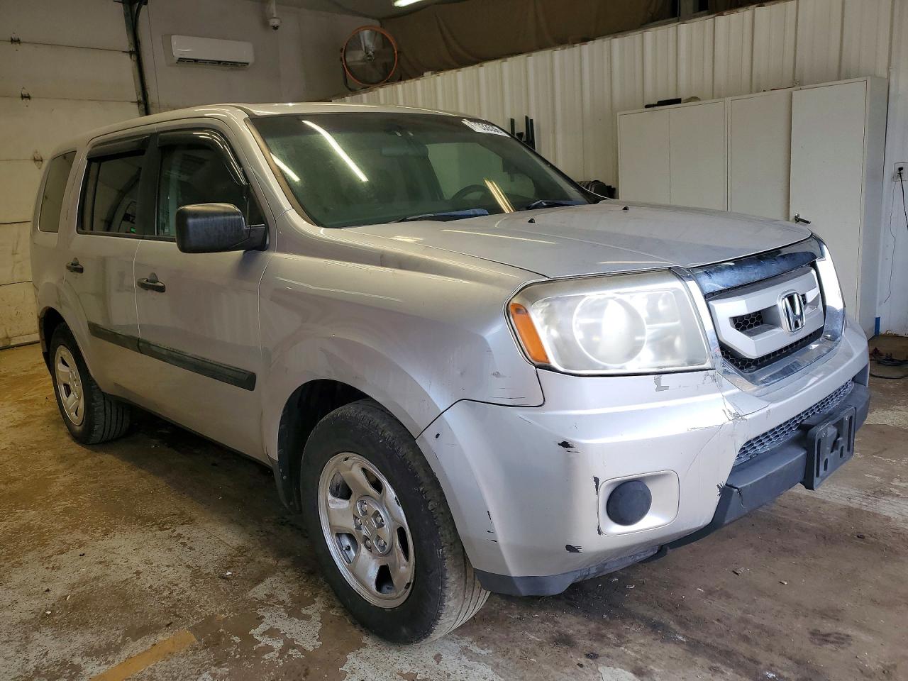 2011 Honda Pilot Lx Silver vin: 5FNYF4H25BB068930