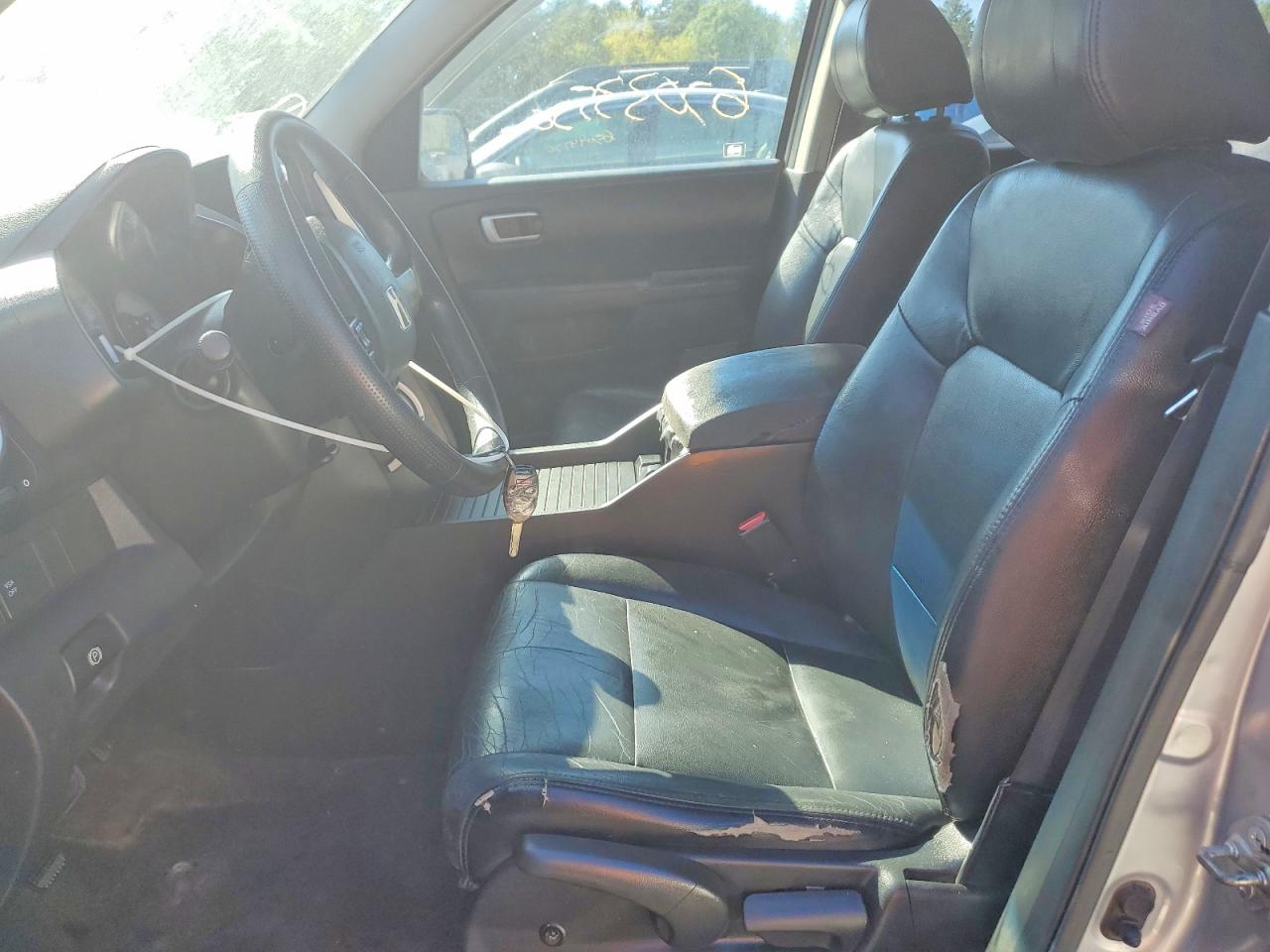 2011 Honda Pilot Lx Silver vin: 5FNYF4H25BB068930