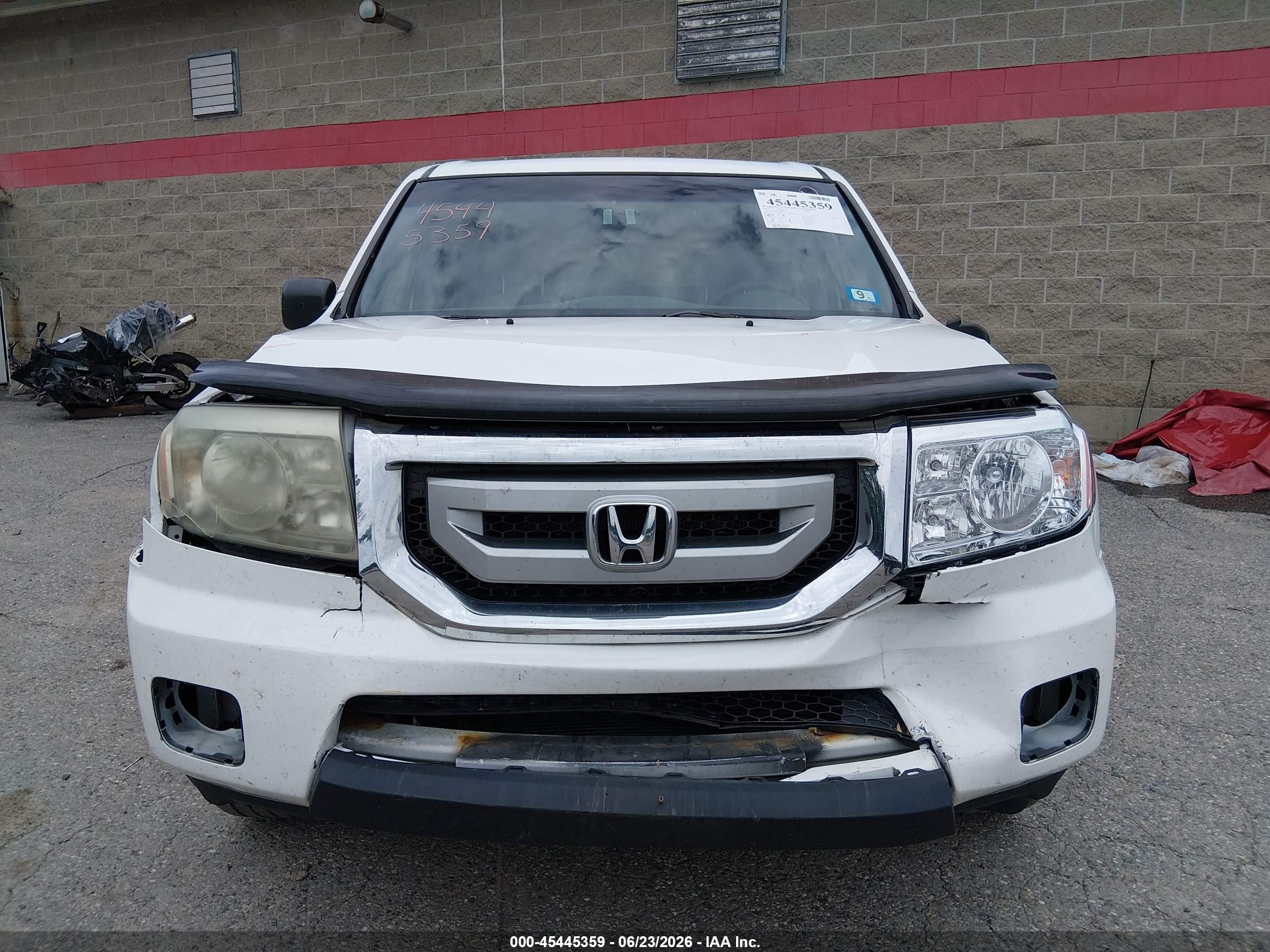 2011 Honda Pilot Lx White vin: 5FNYF4H25BB077577