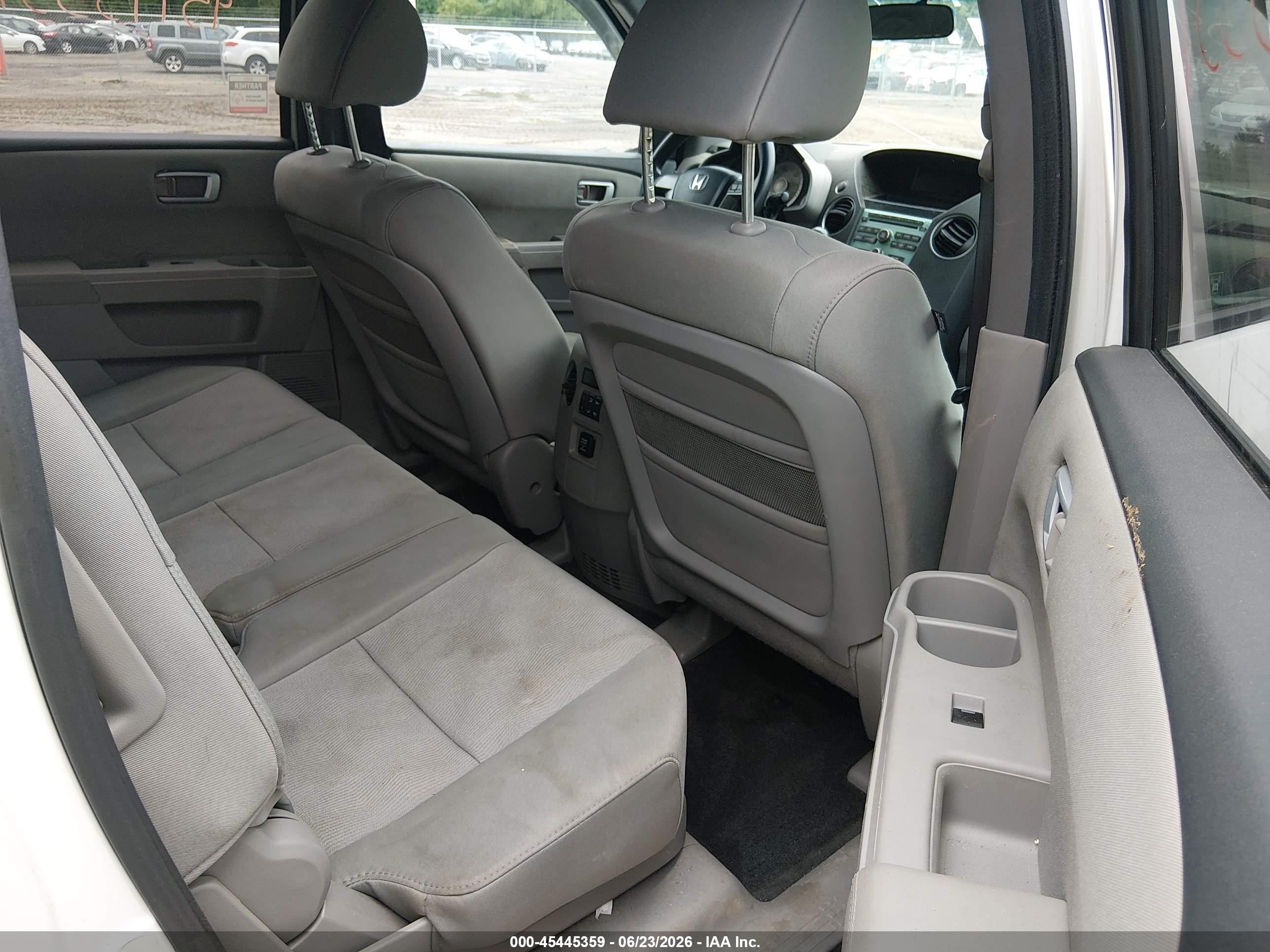 2011 Honda Pilot Lx White vin: 5FNYF4H25BB077577