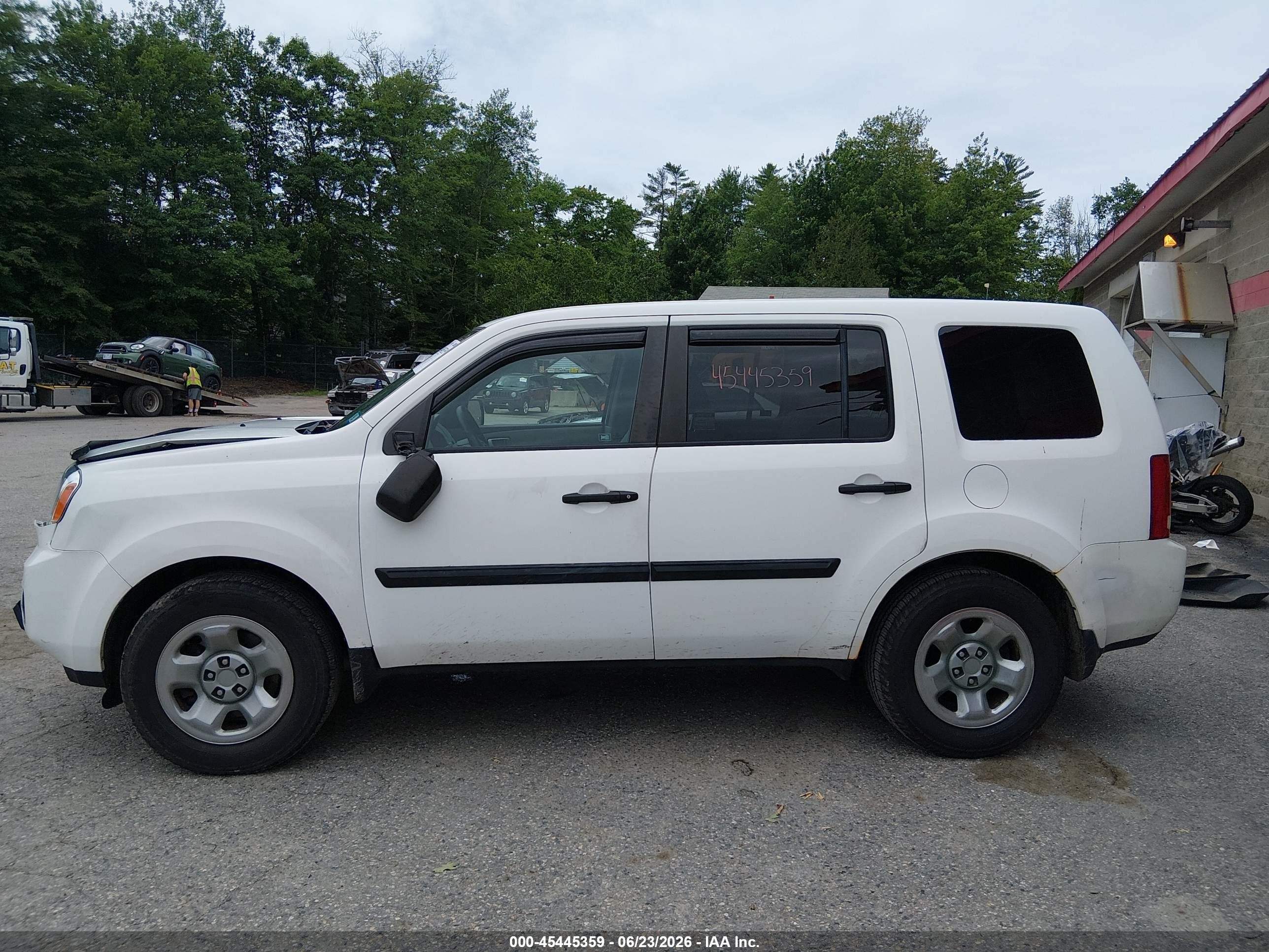 2011 Honda Pilot Lx White vin: 5FNYF4H25BB077577