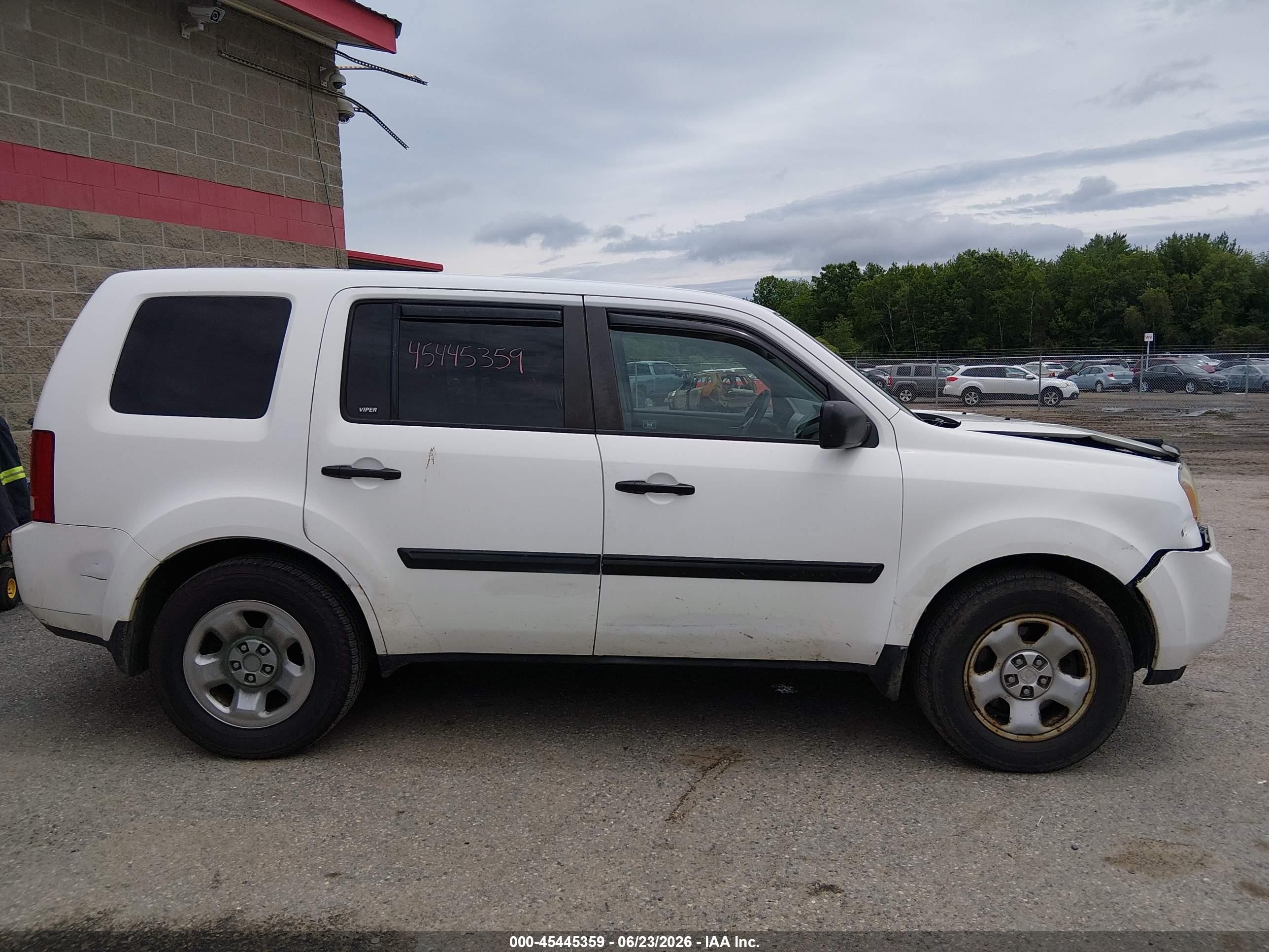 2011 Honda Pilot Lx White vin: 5FNYF4H25BB077577