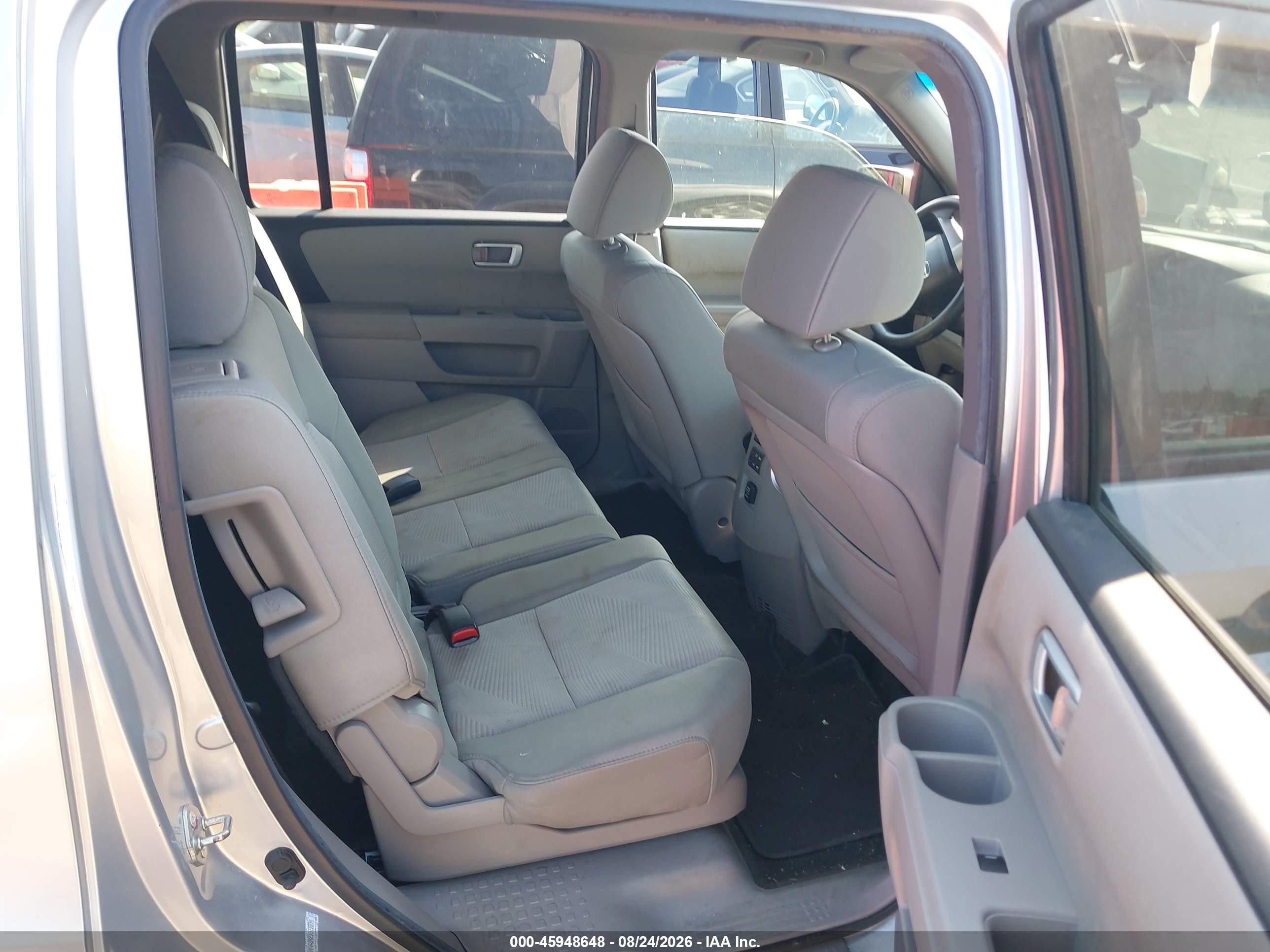 2012 Honda Pilot Lx Silver vin: 5FNYF4H25CB012875