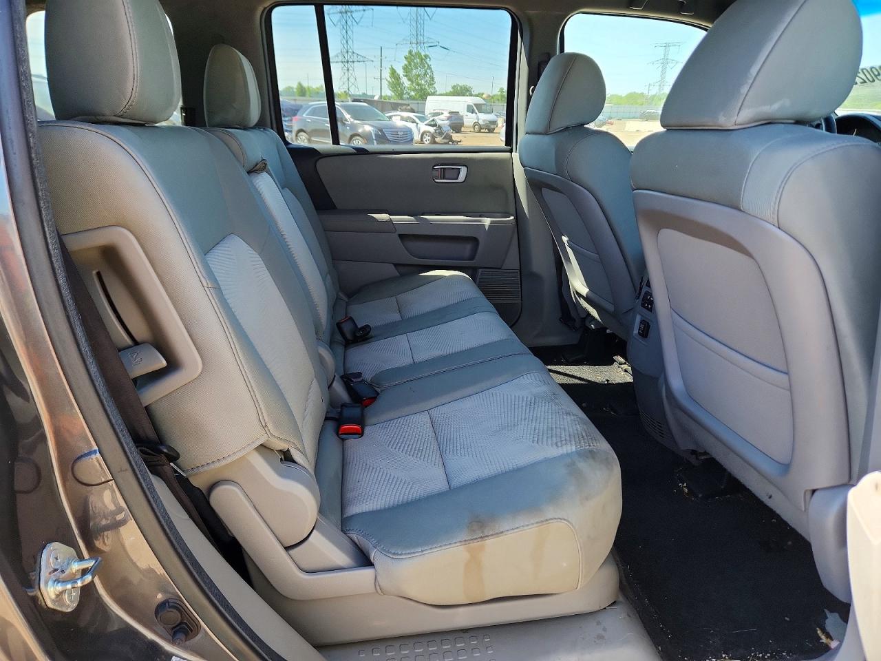 2012 Honda Pilot Lx Gray vin: 5FNYF4H25CB071702