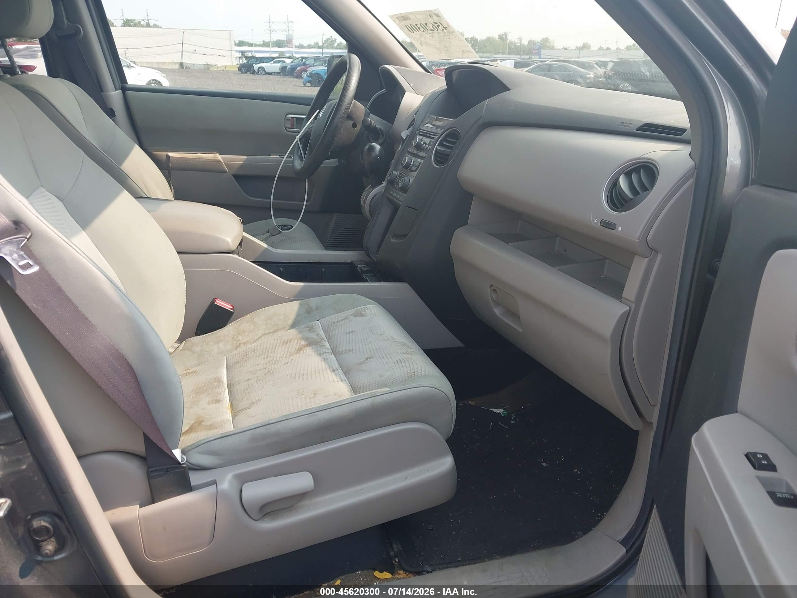 2013 Honda Pilot Lx Gray vin: 5FNYF4H25DB062466
