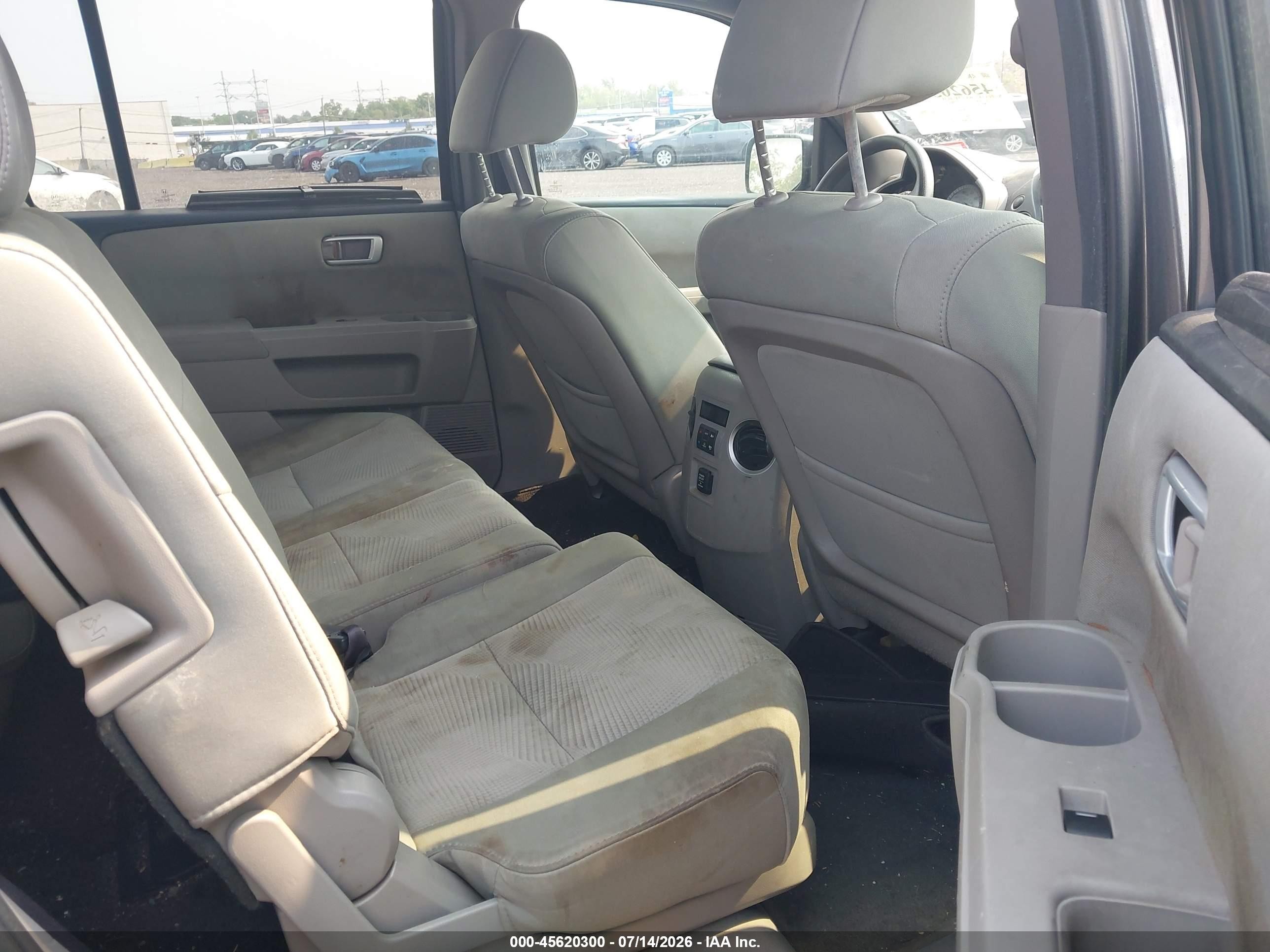 2013 Honda Pilot Lx Gray vin: 5FNYF4H25DB062466