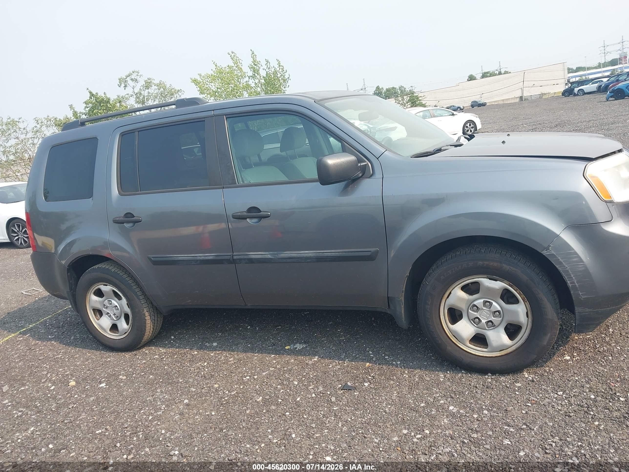 2013 Honda Pilot Lx Gray vin: 5FNYF4H25DB062466