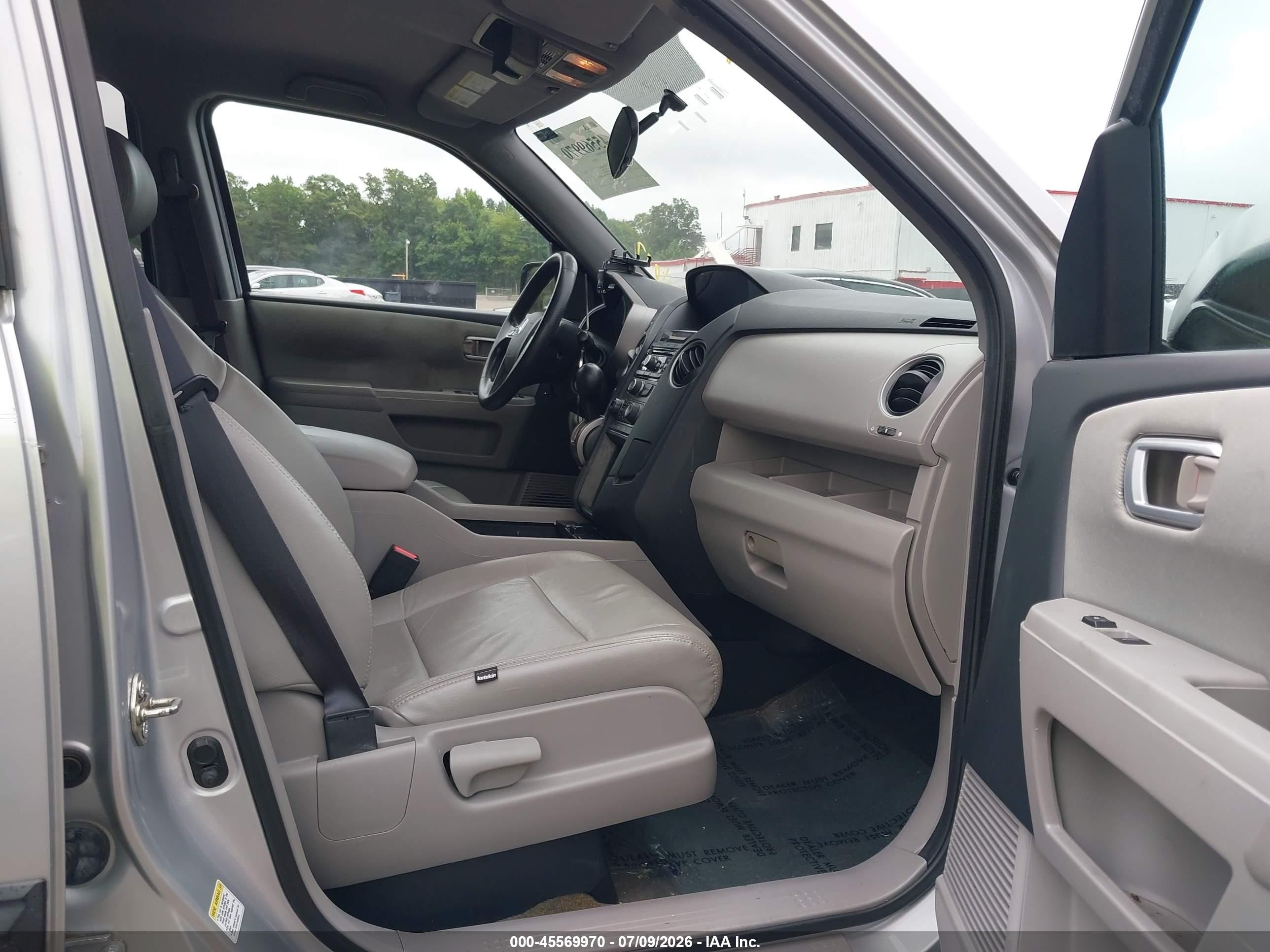2014 Honda Pilot Lx Silver vin: 5FNYF4H25EB047418