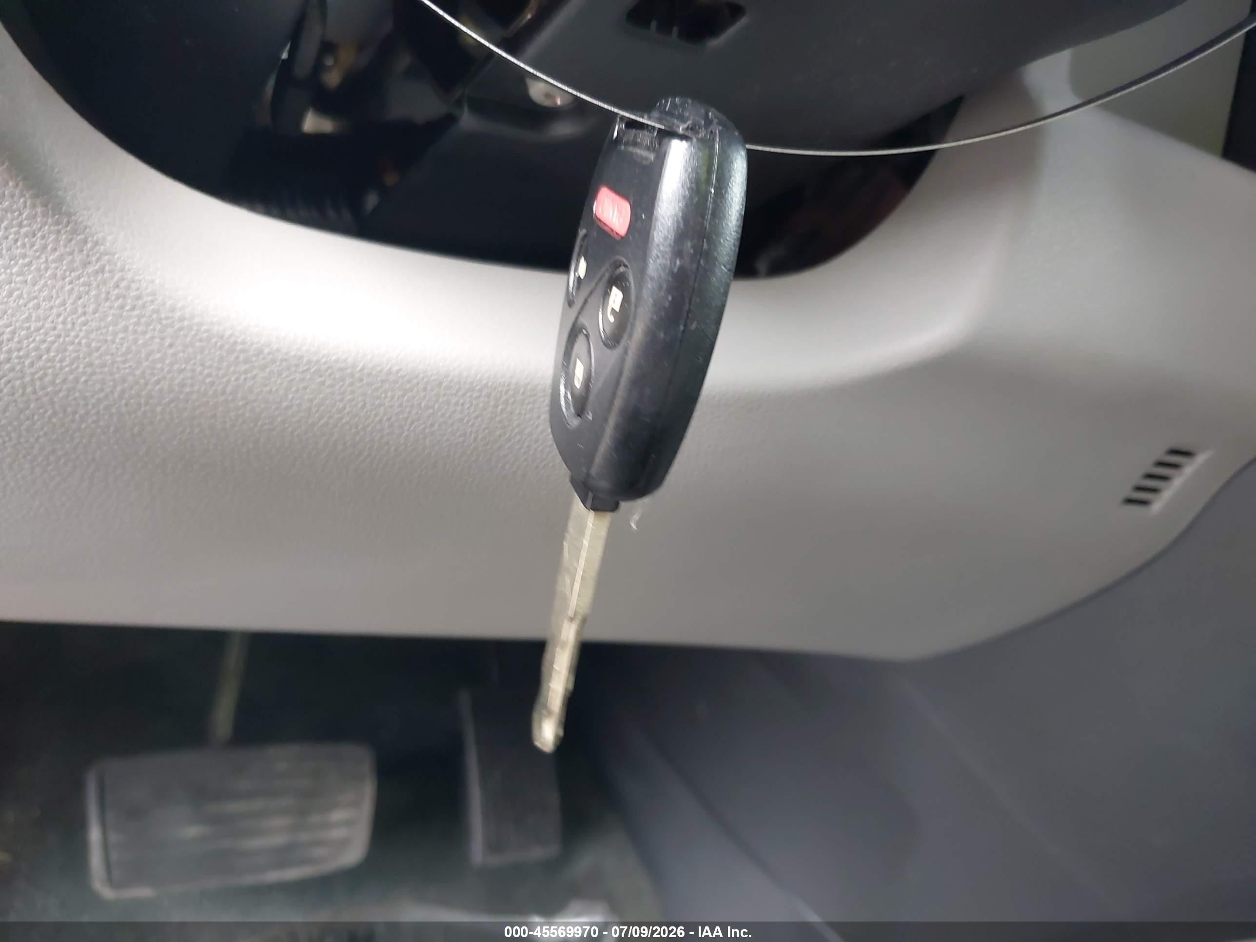 2014 Honda Pilot Lx Silver vin: 5FNYF4H25EB047418