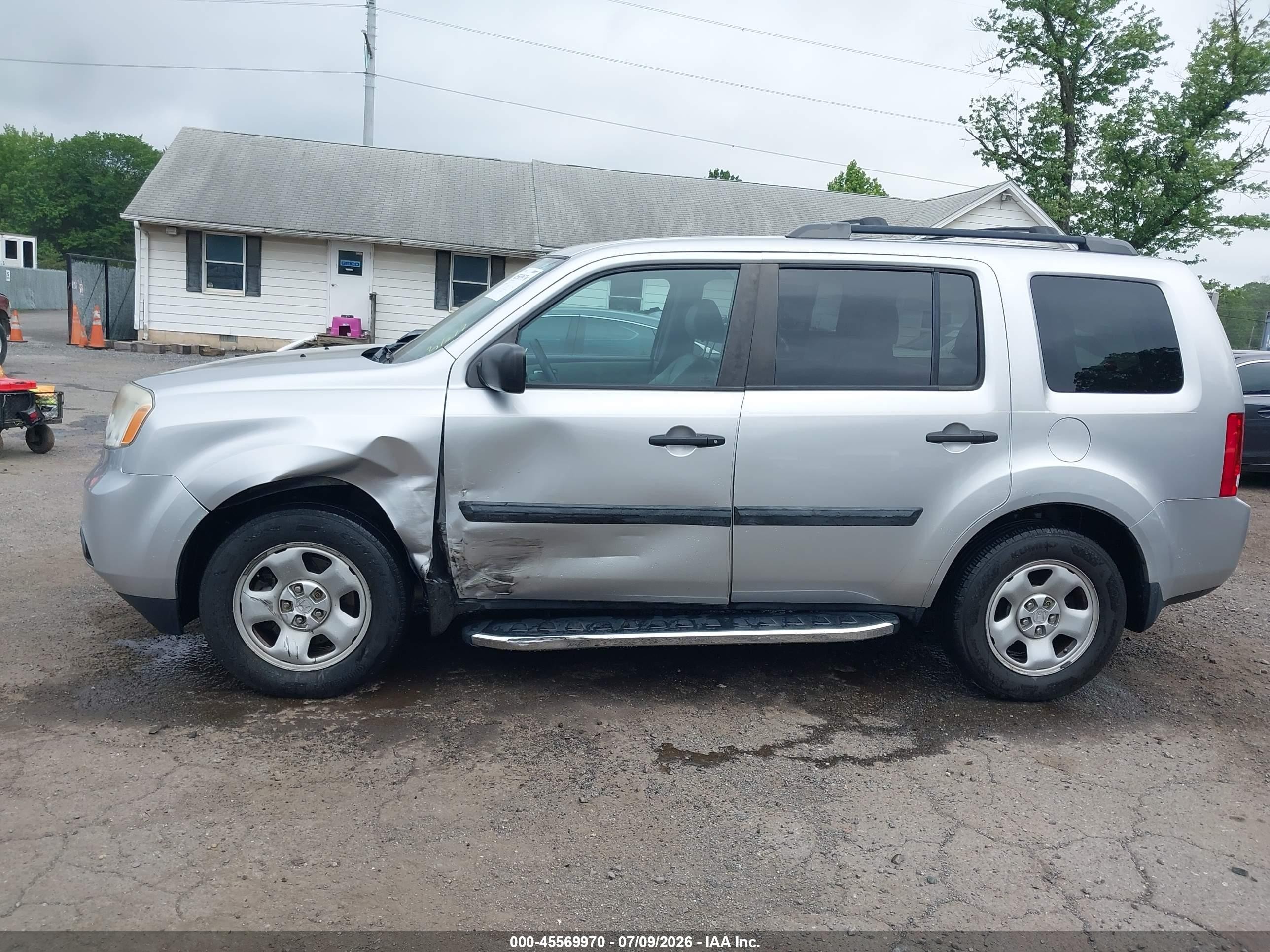 2014 Honda Pilot Lx Silver vin: 5FNYF4H25EB047418