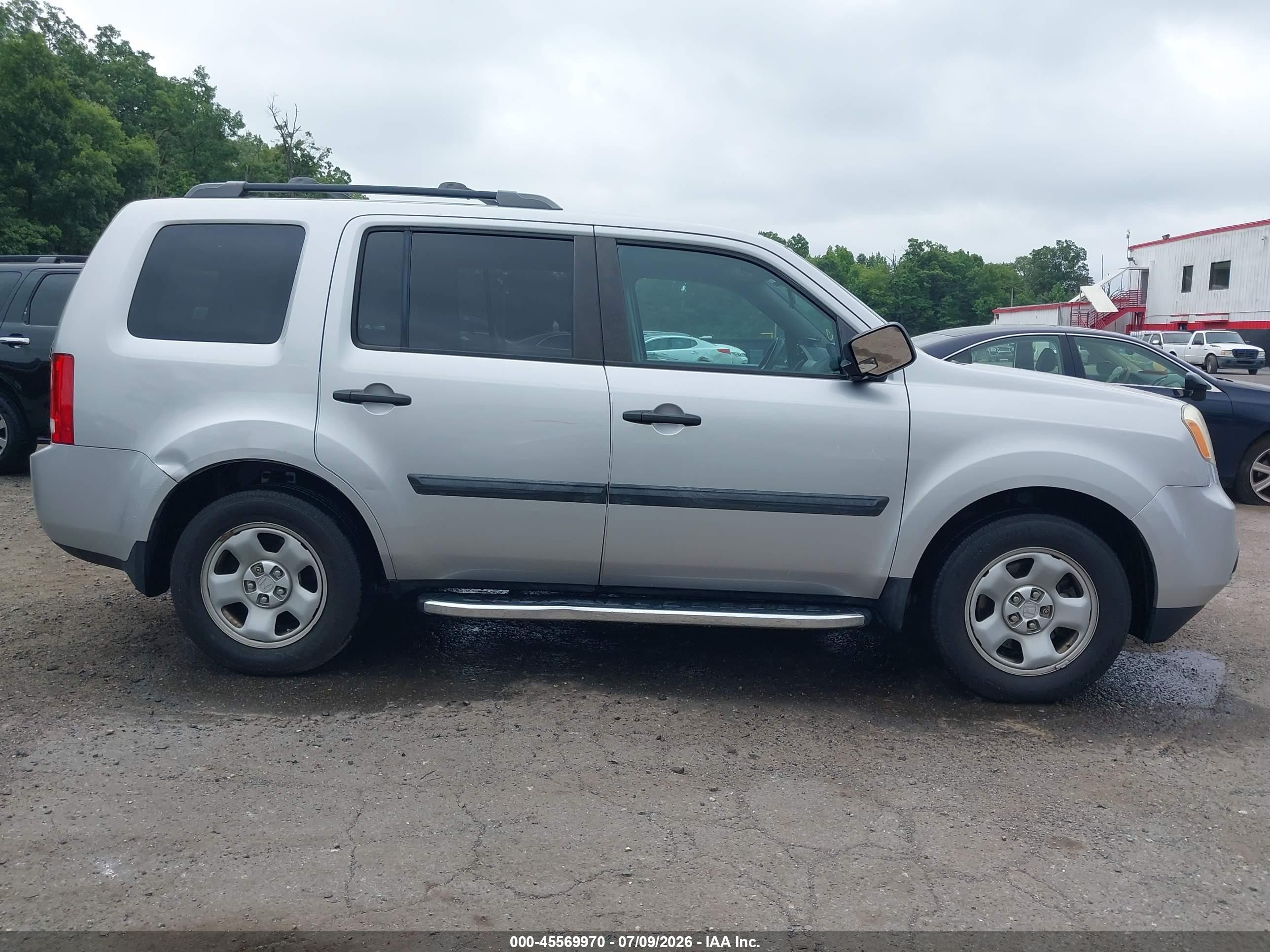 2014 Honda Pilot Lx Silver vin: 5FNYF4H25EB047418