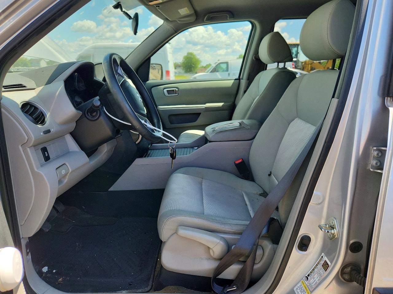 2015 Honda Pilot Lx Silver vin: 5FNYF4H25FB052460